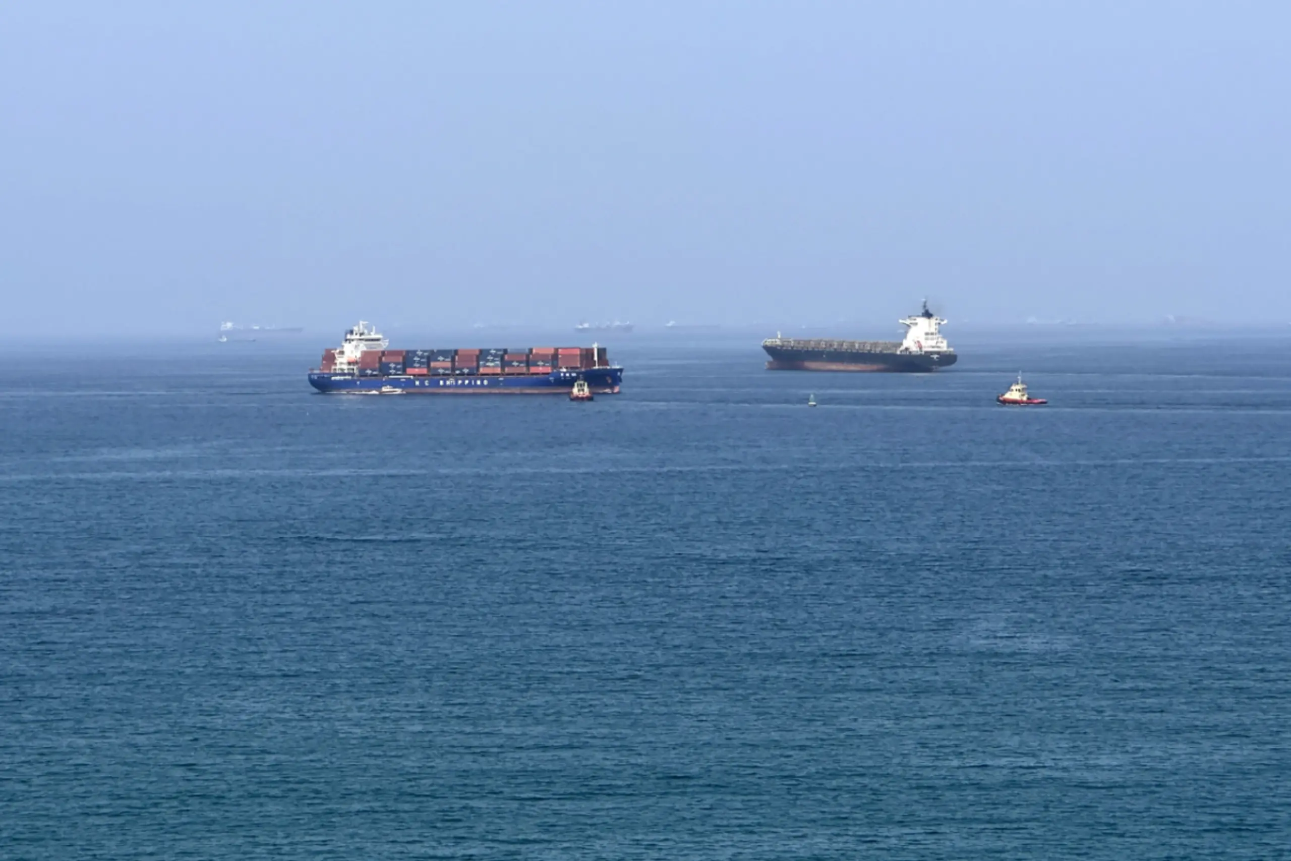 Containerschiffe in der Straße von Hormuz