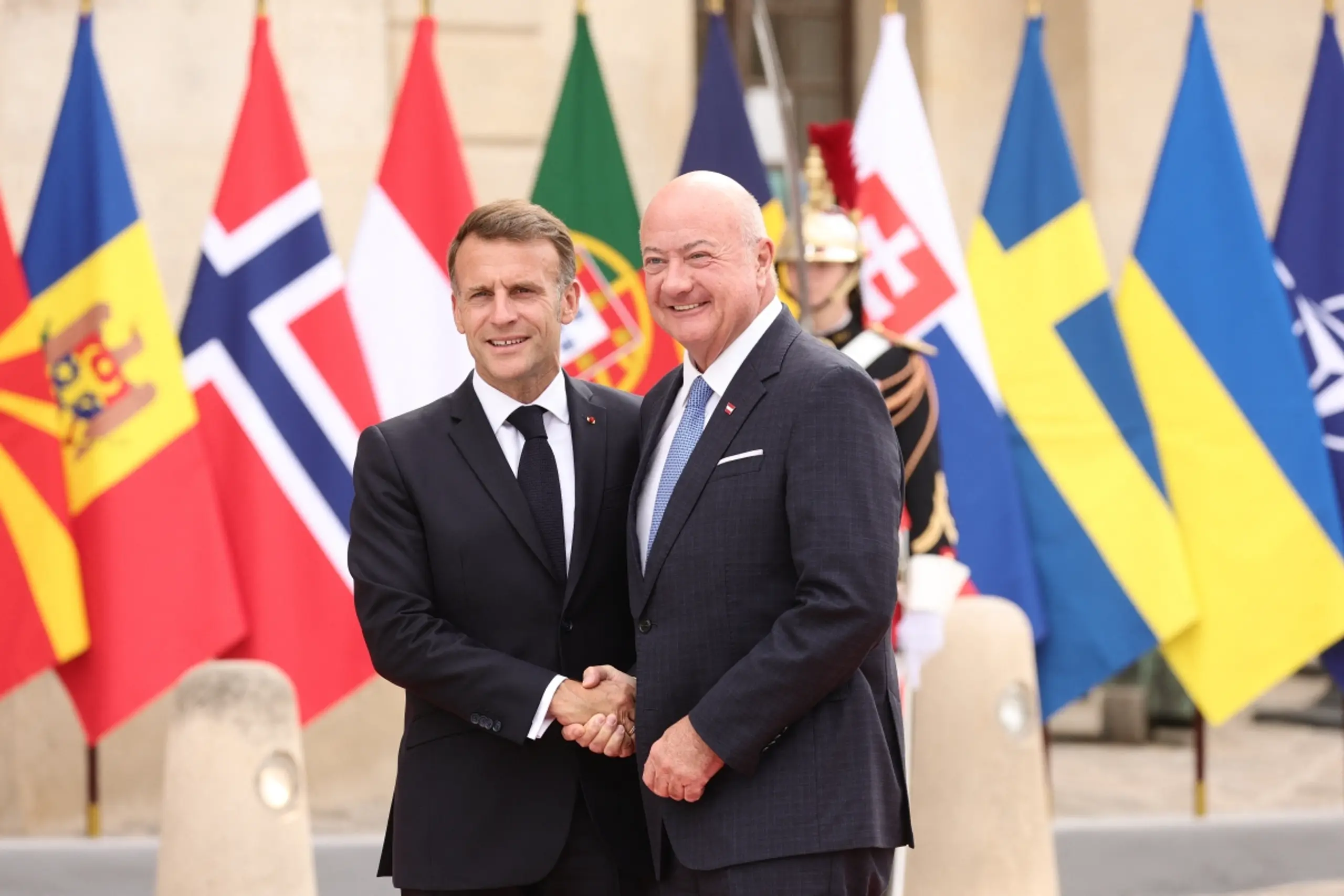 Präsident Macron empfängt Bundeskanzler Stocker in Paris