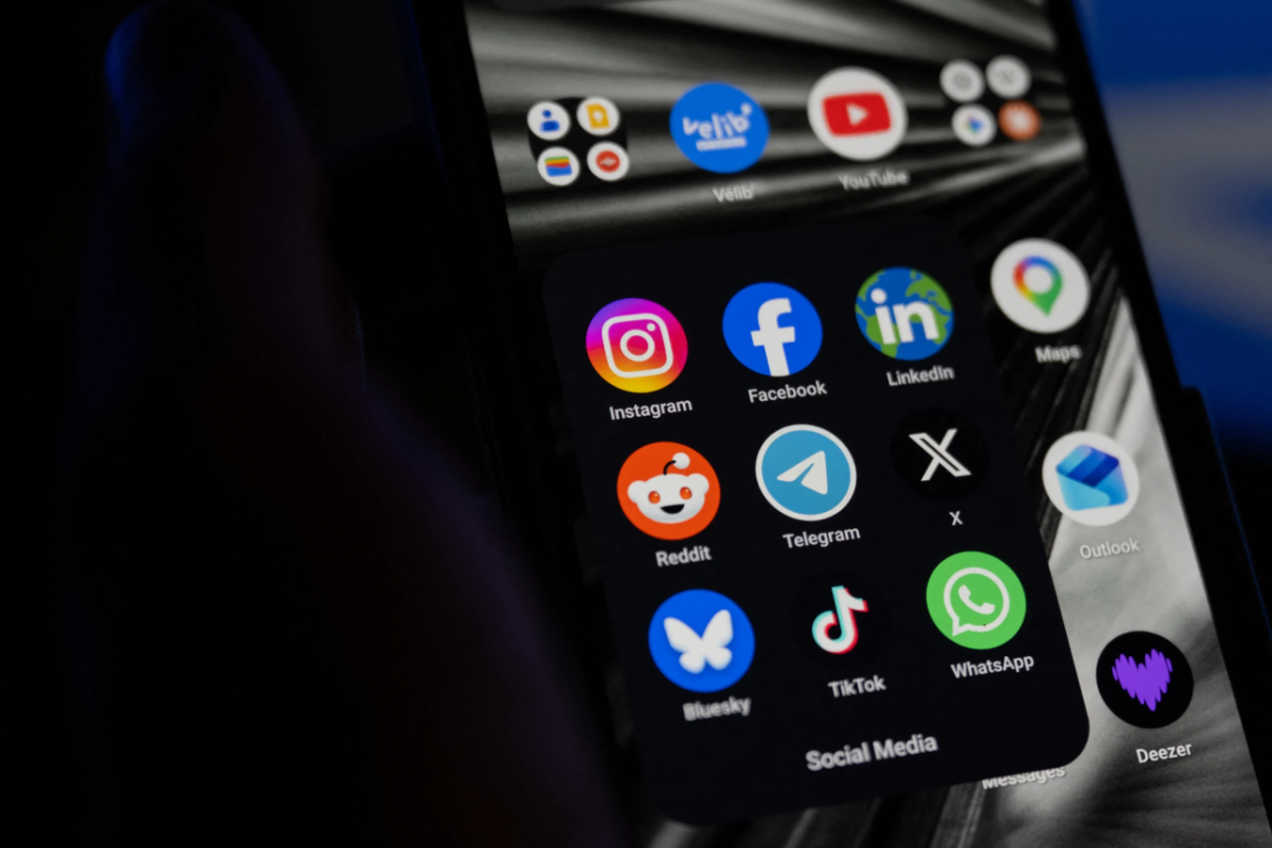 Social Media bald für jugendliche Briten in der Nacht gesperrt