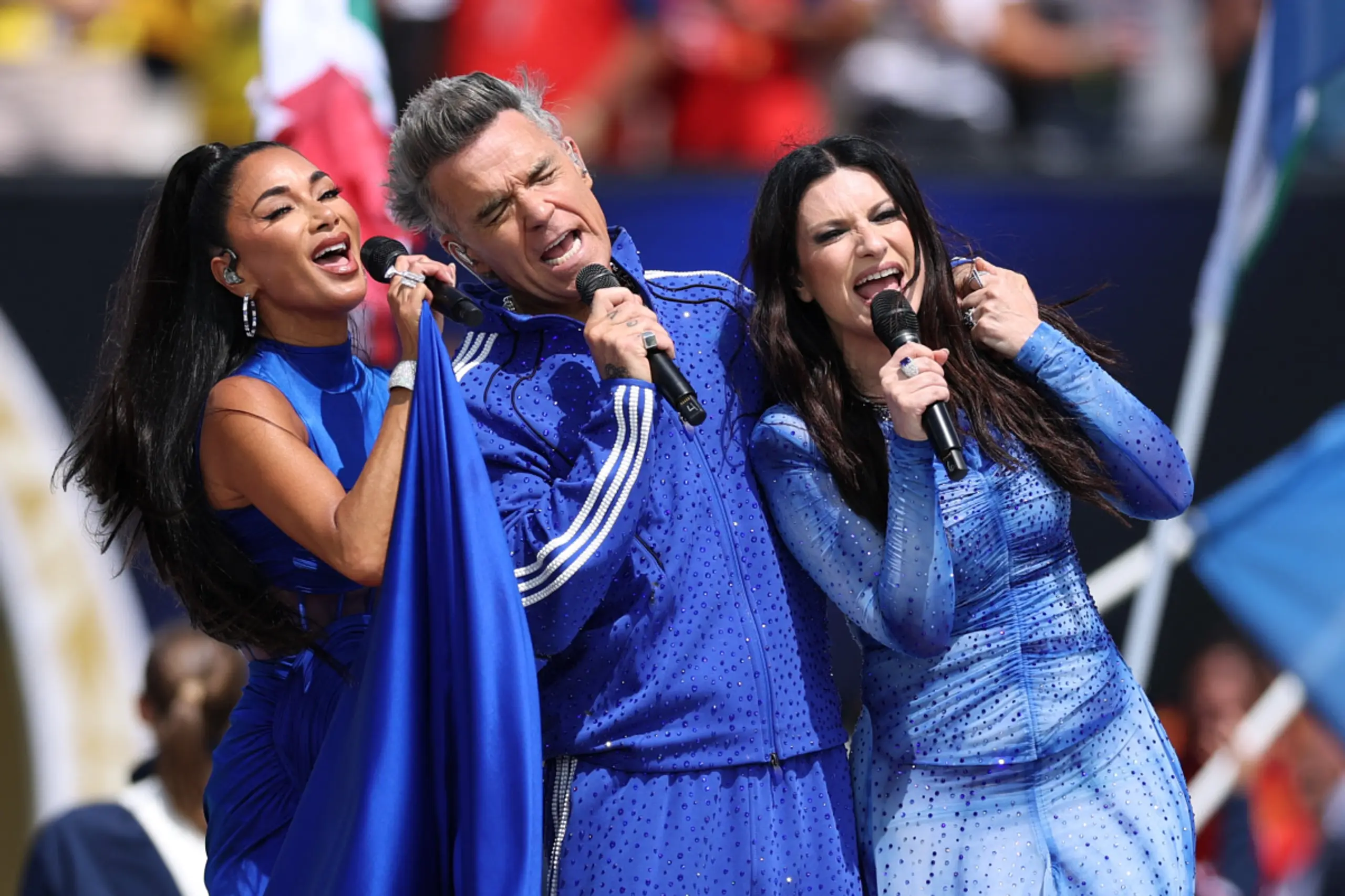 Williams (mit Scherzinger, Pausini) hätte gern für England gesungen