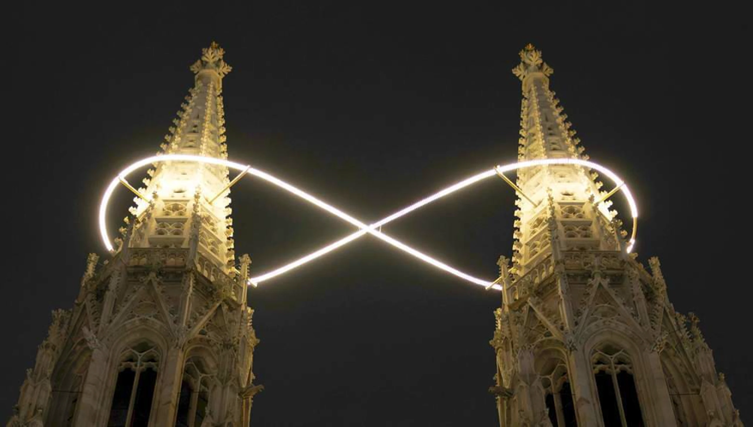 Lichtinstallation an der Votivkirche bleibt bis Mai 2027