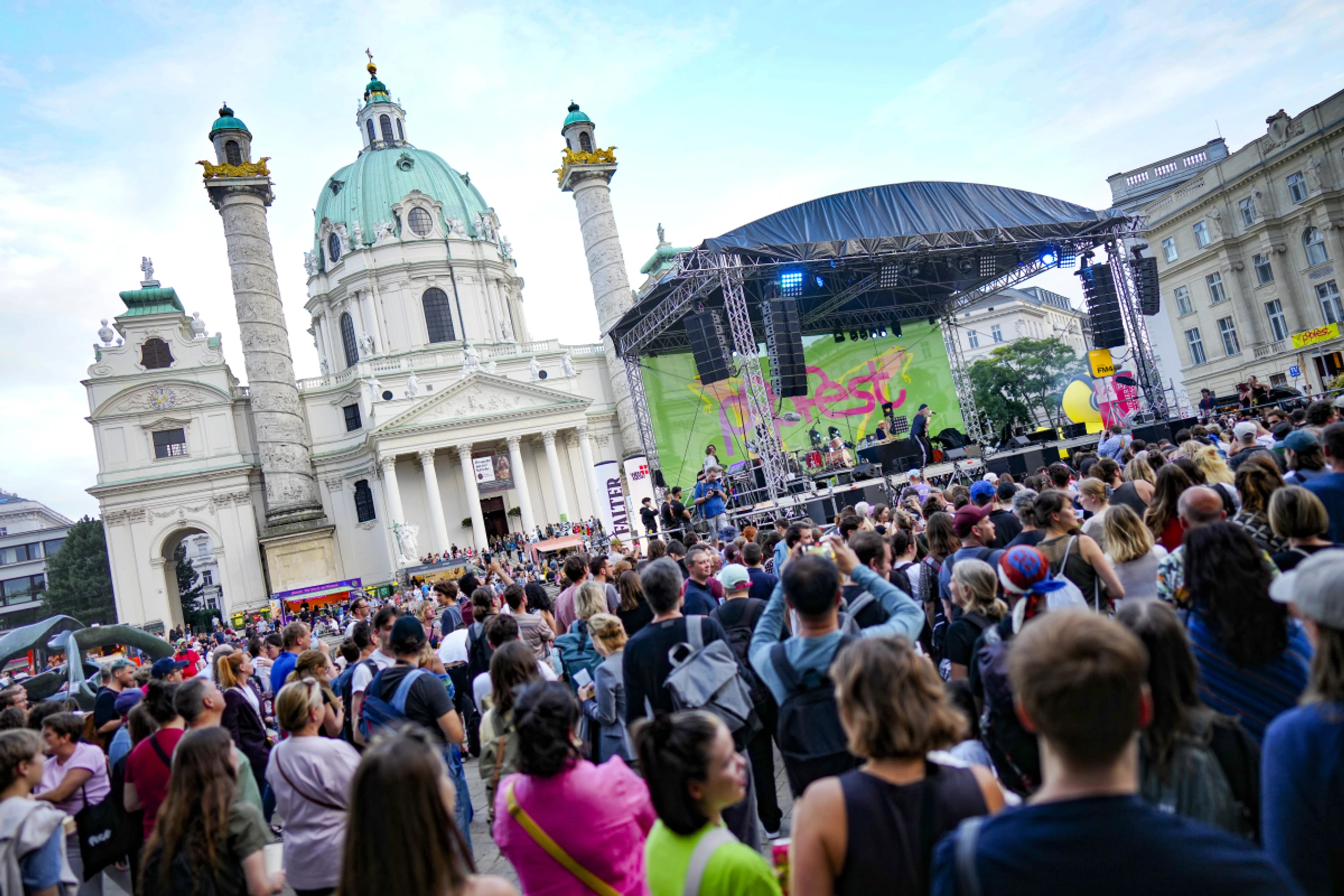 Gute Musik vor guter Kulisse: Das Popfest am Karlsplatz