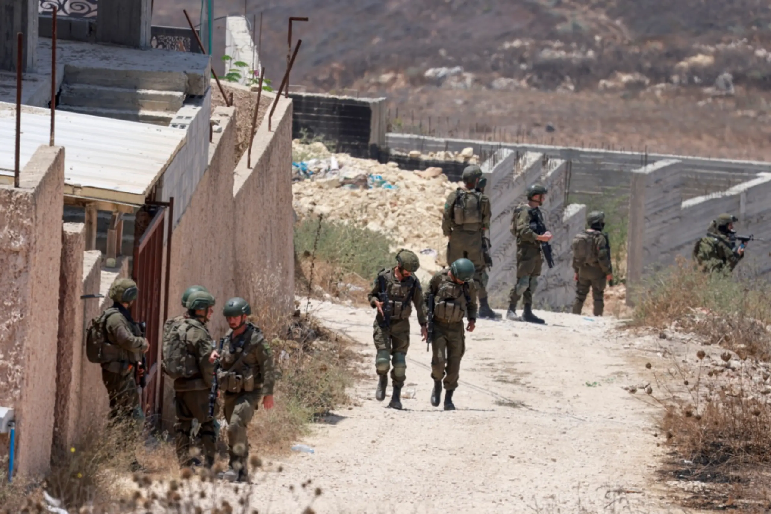 Israelische Soldaten im Dorf Tell