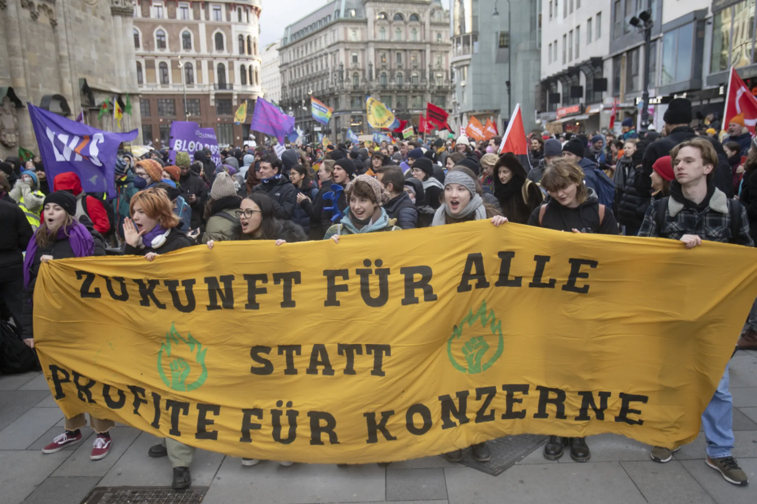 Zahlreiche Menschen gingen 2023 gegen die Gaskonferenz auf die Straße
