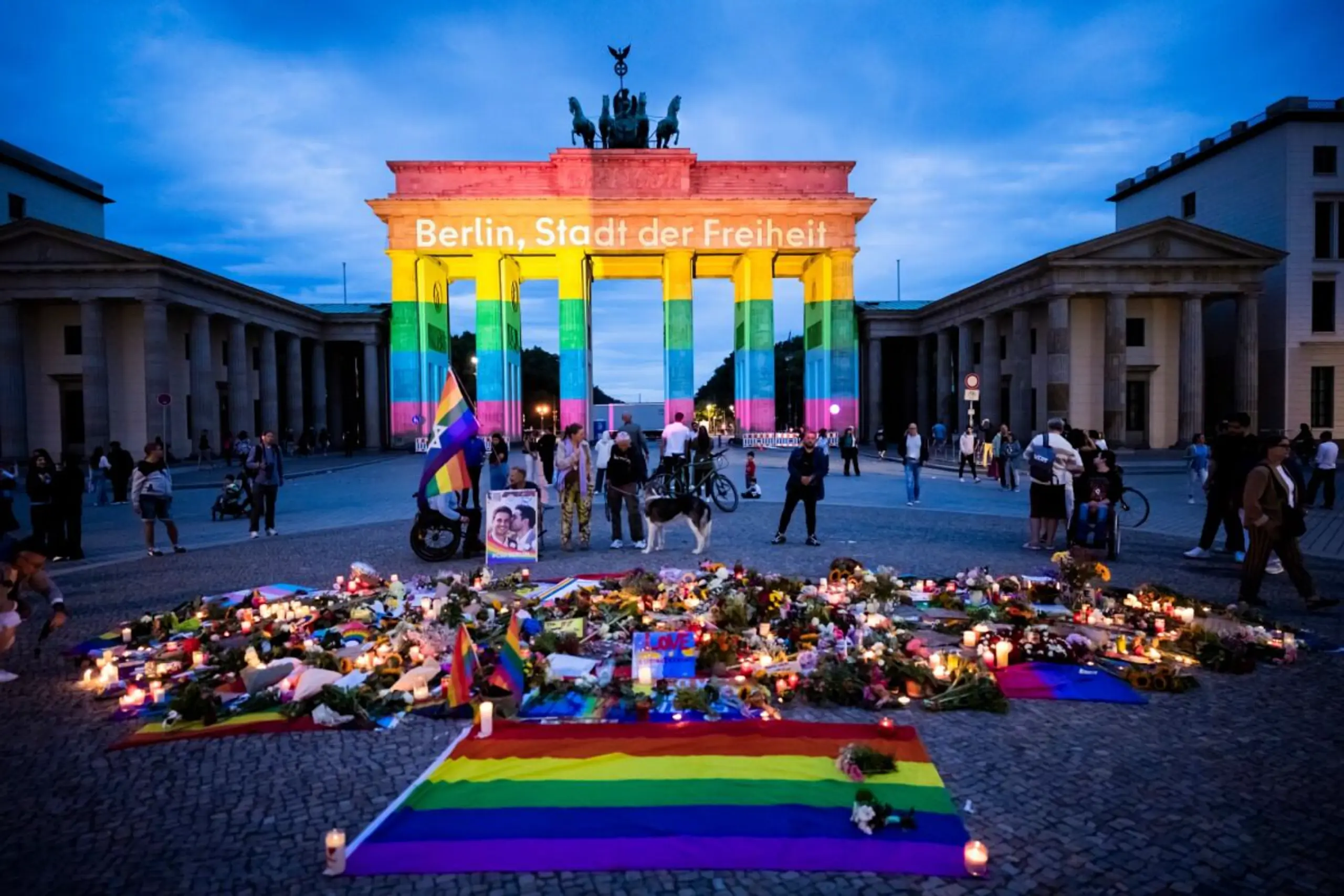 Das Brandenburger Tor nach dem CSD-Anschlag