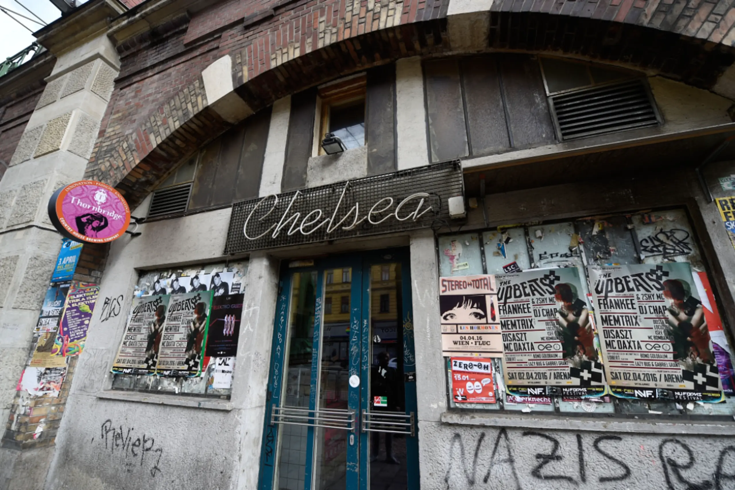 Vor dem Chelsea wartet eine Open-Air-Bühne auf die Besucher