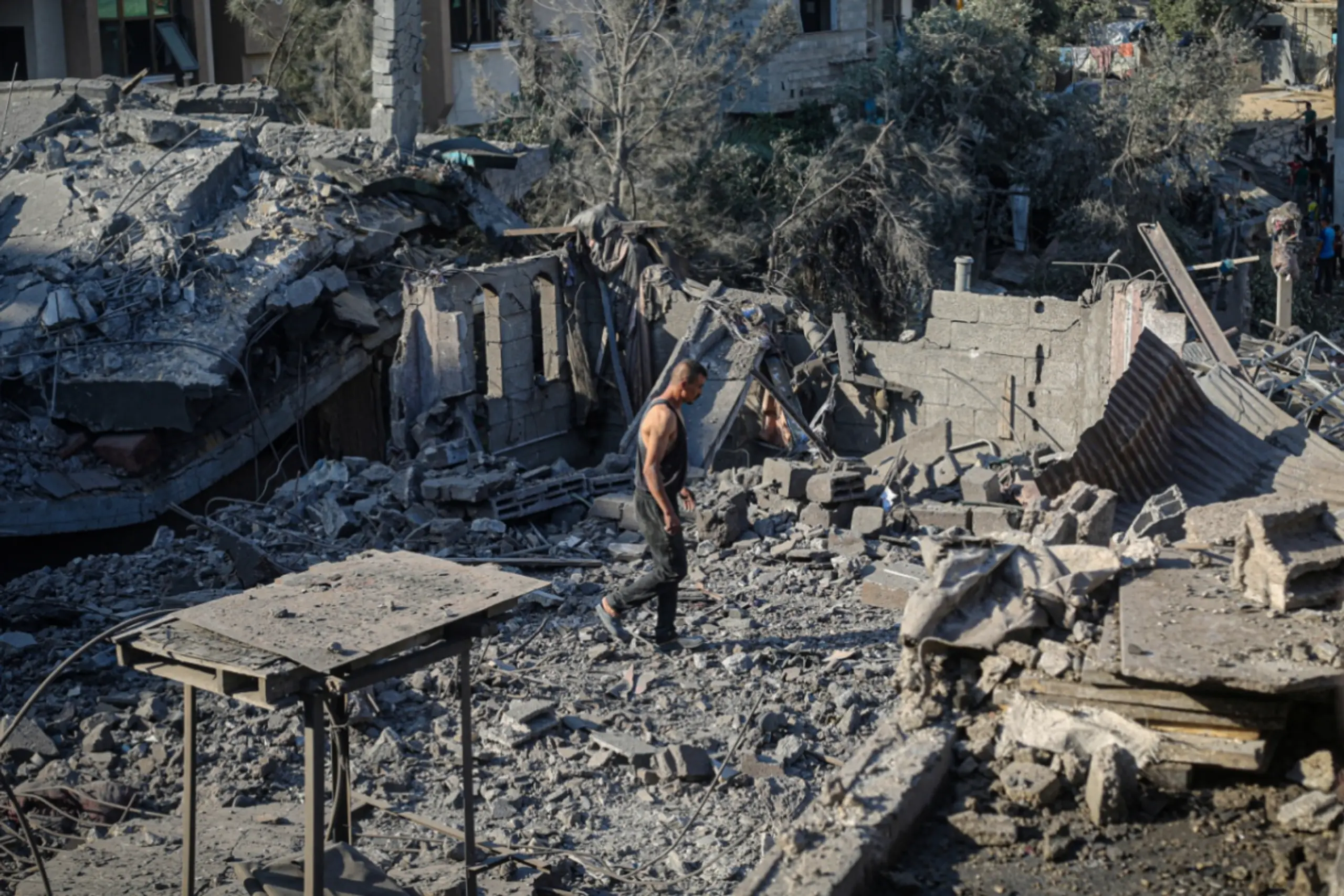 Zerstörung nach israelischem Angriff auf Deir al-Balah