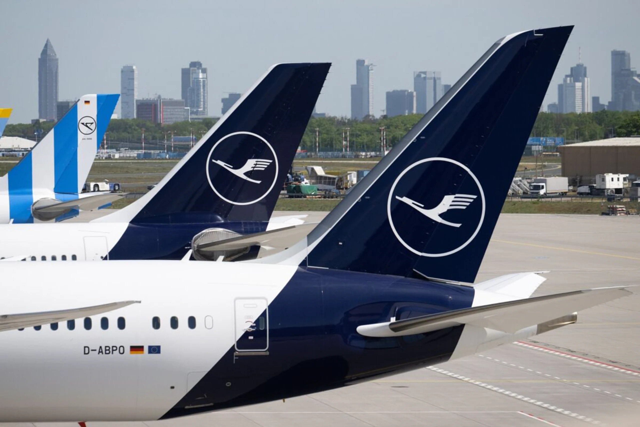 ++ ARCHIVBILD ++ Lufthansa mit herbem Gewinneinbruch wegen gestiegener Kerosinpreise