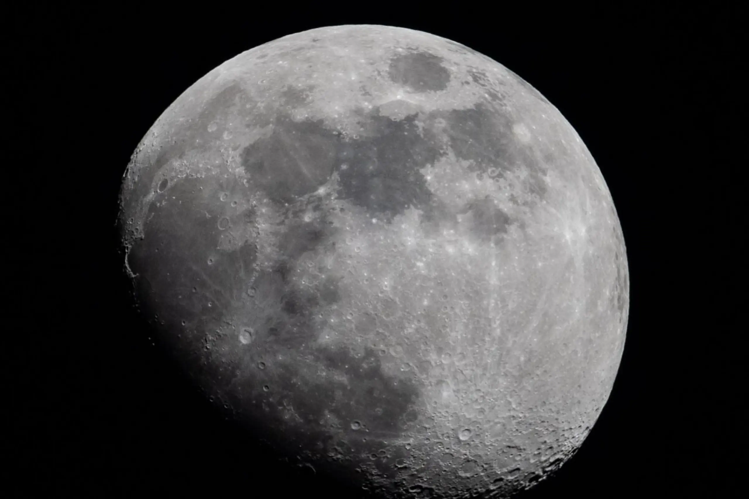 ++ ARCHIVBILD ++ SpaceX-Teil findet sich jetzt auf dem Mond