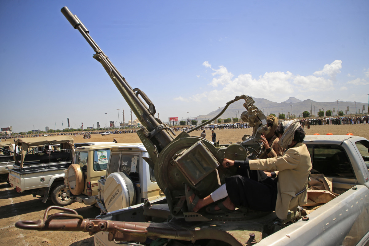 Yemen Strikes Kill Two Civilians and Wound 14 in Marib as Houthis Target Camps