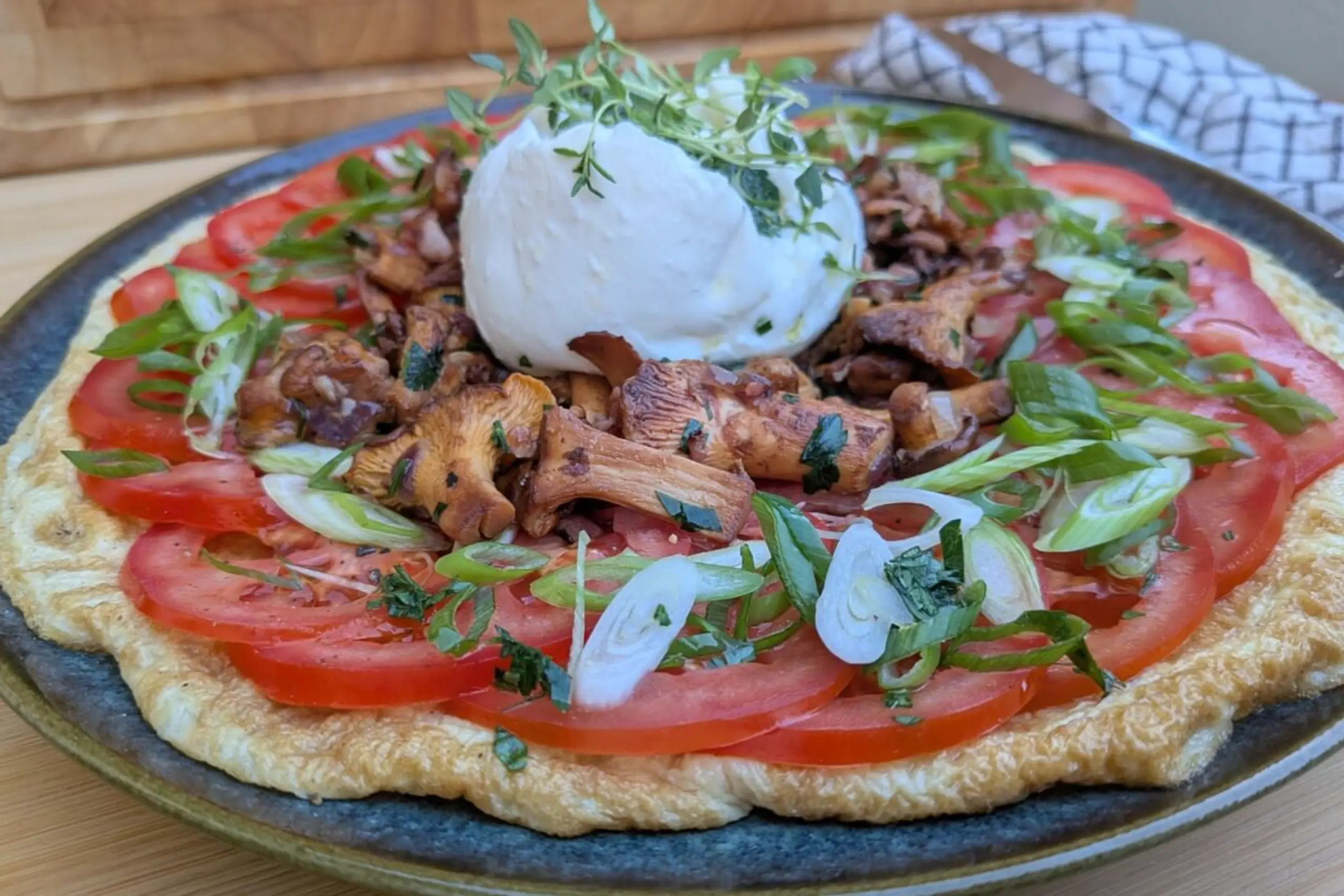 Sieht auf den ersten Blick aus wie eine Pizza, ist aber ein Omelett