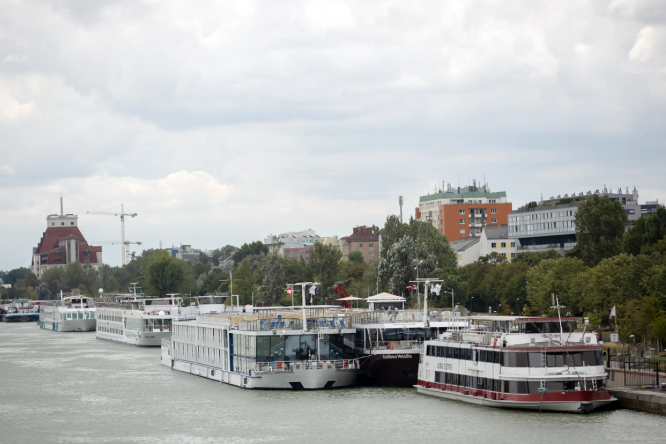 Flusskreuzfahrtschiffe bleiben aktuell länger in Wien
