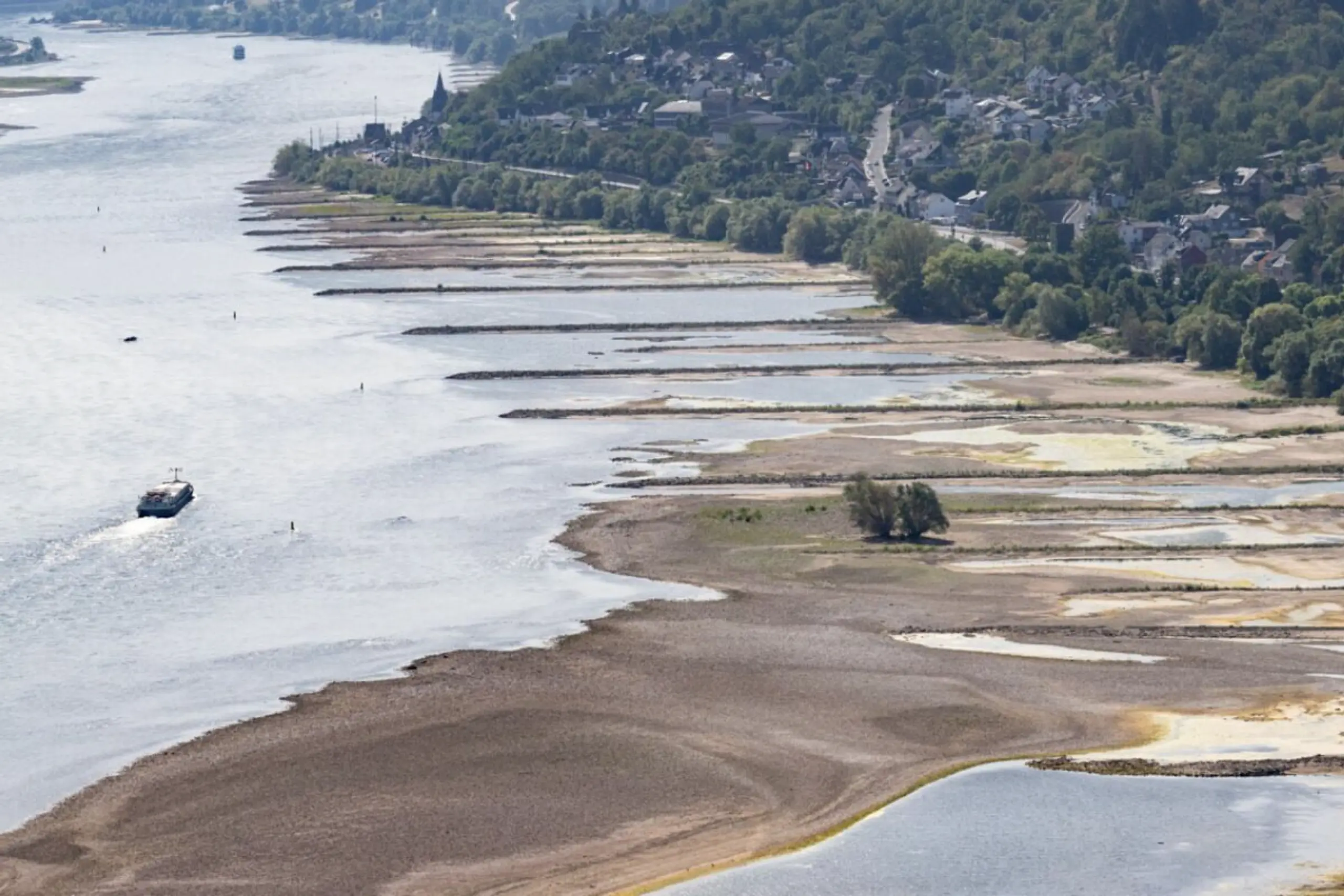 Zu wenig Wasser im Rhein