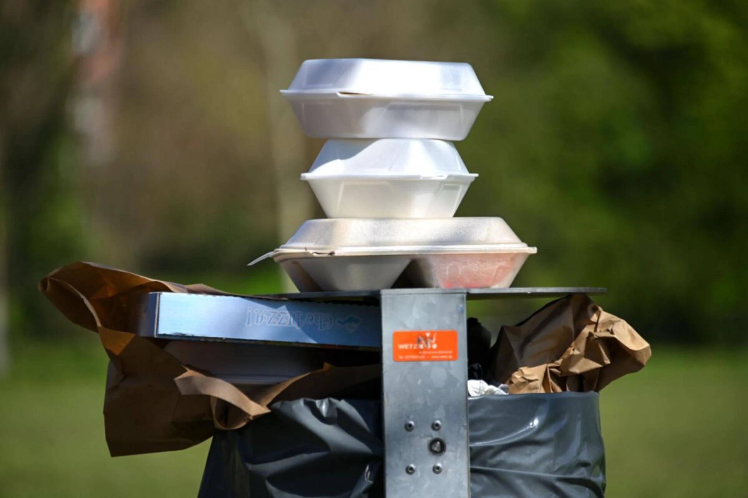 ++ ARCHIVBILD ++ Speiseverpackungen müssen sich inhaltich ändern, aber nicht beim Essen