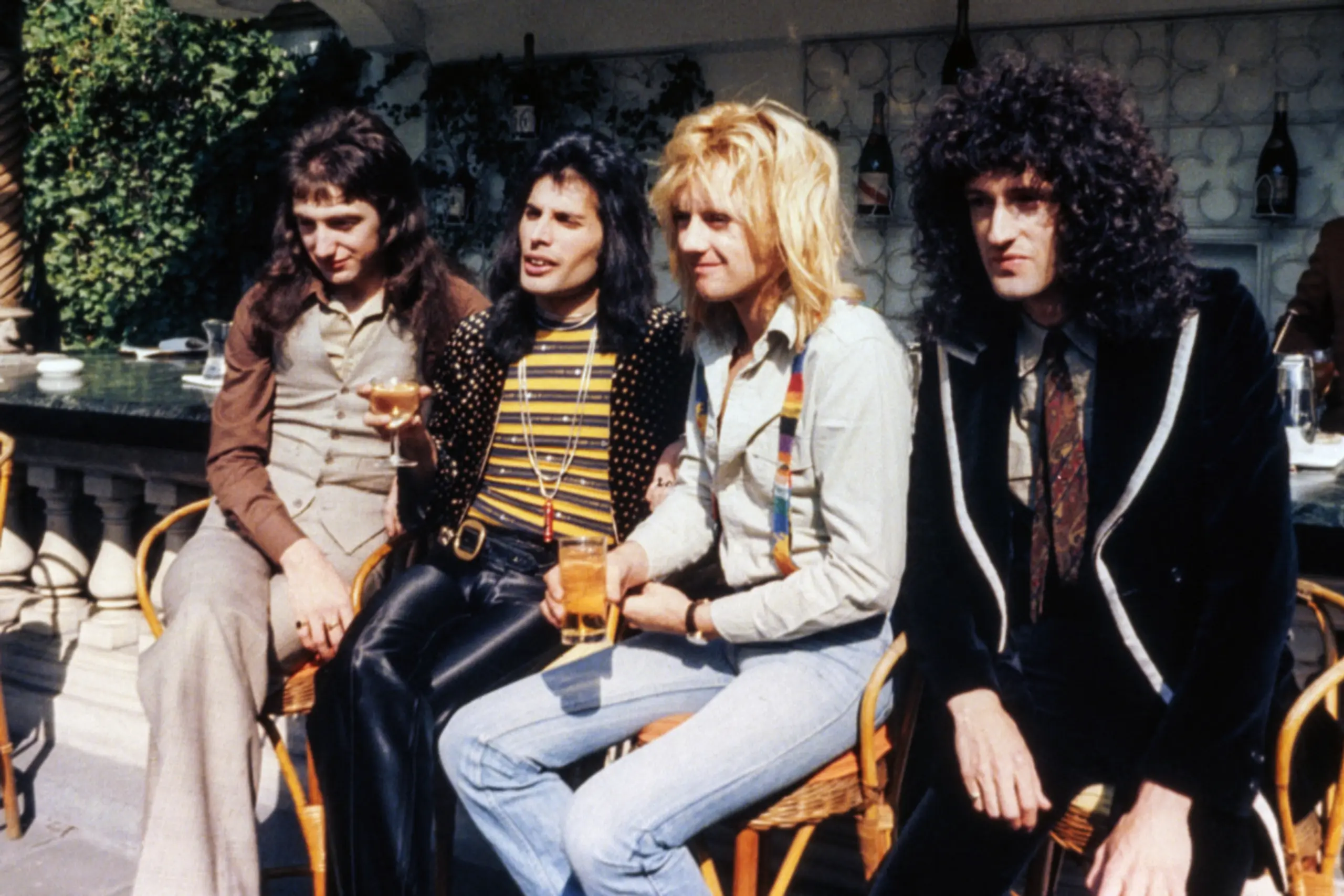 John Deacon (ganz links) und seine Bandmitglieder