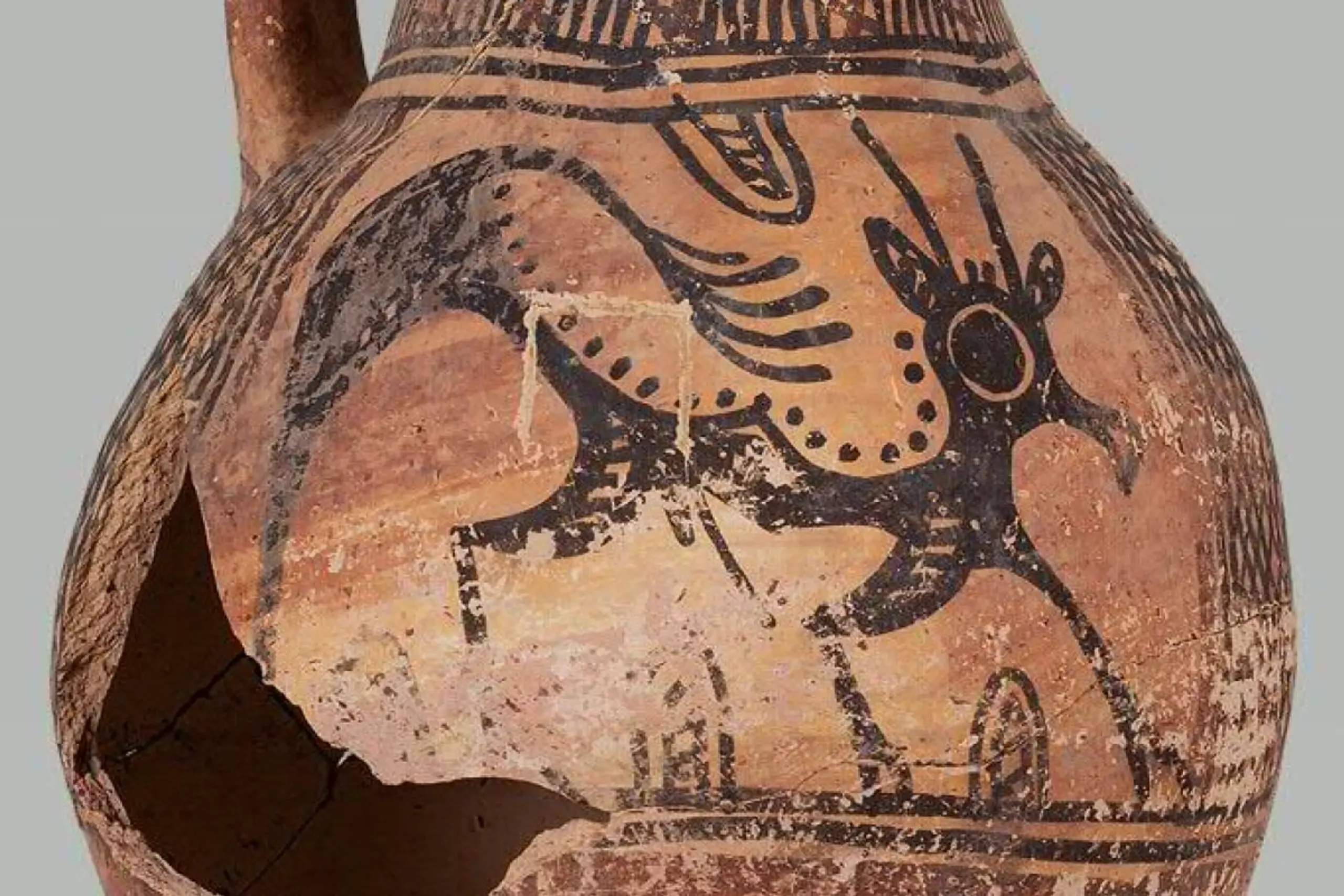 Zweifarbig bemalte Tiere und menschliche Rituale als Hauptmotive