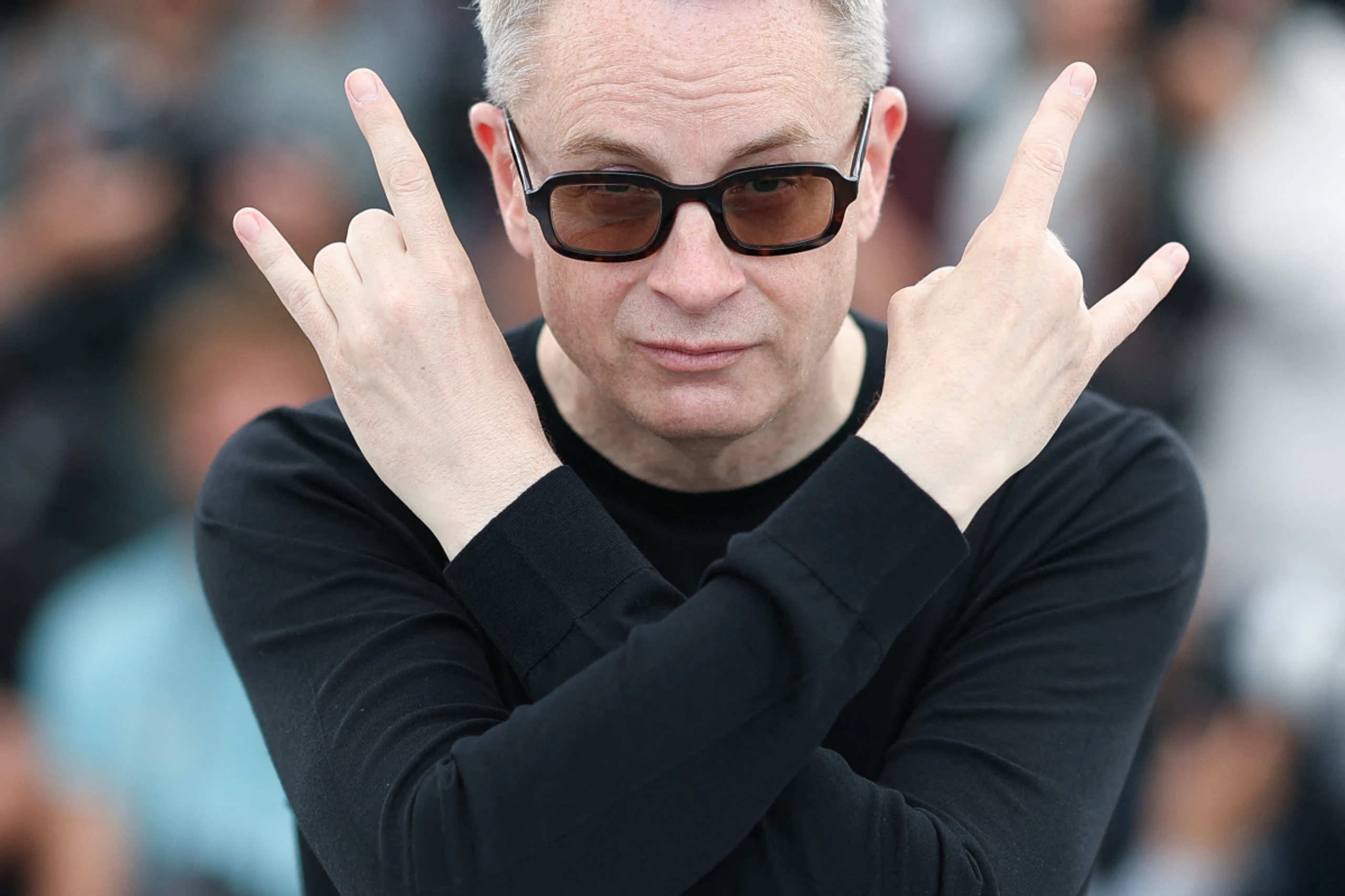 Teufelshörner und Nicolas Winding Refn in einem