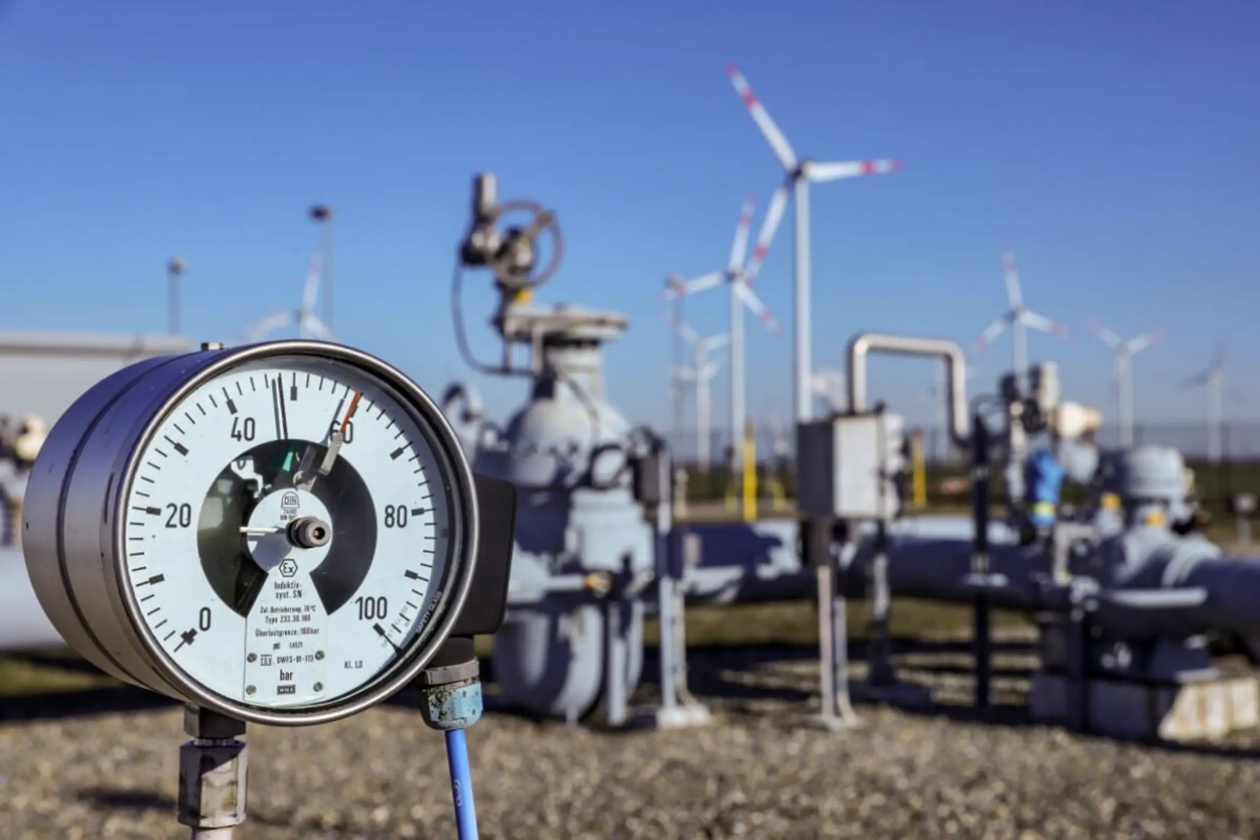 ++ ARCHIVBILD ++ Oberirdisches Manometer an unterirdischem Gasspeicher