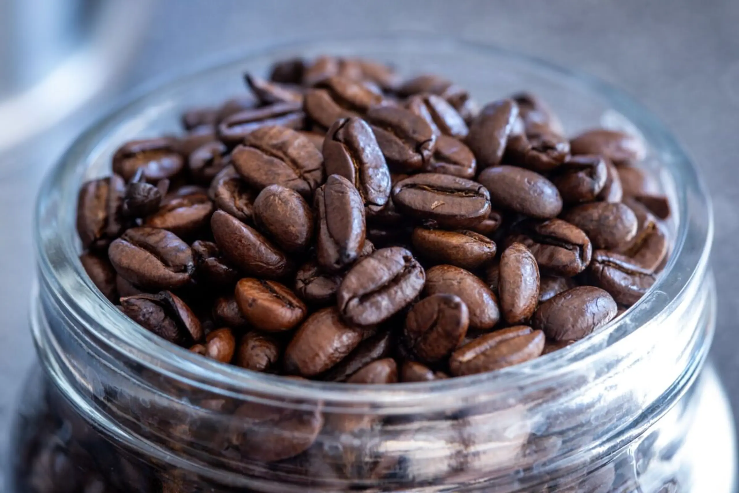 In Robusta steckt doppelt bis dreimal so viel Koffein wie in Arabica