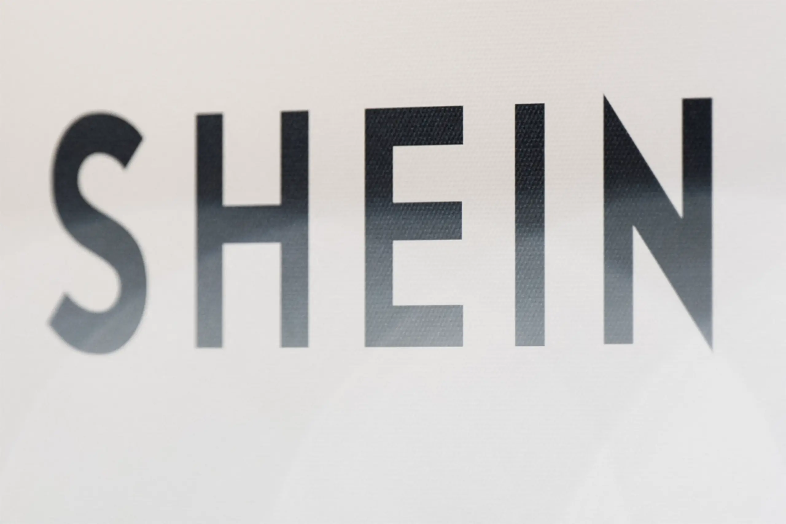 Zölle kosten den Online-Modehändler Gewinn