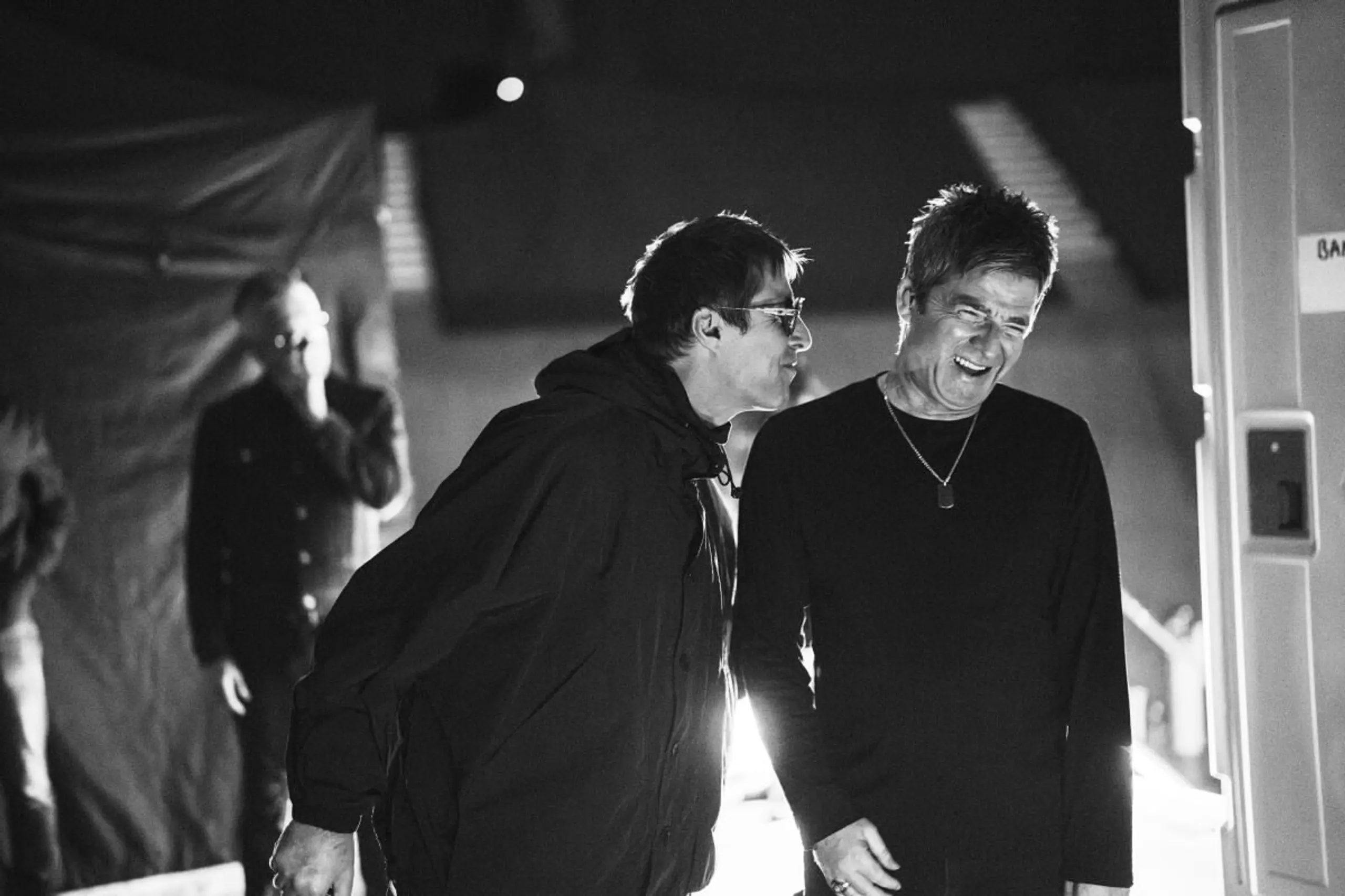 Porträt der Oasis-Comeback-Tour: exklusive Einblicke und Interviews