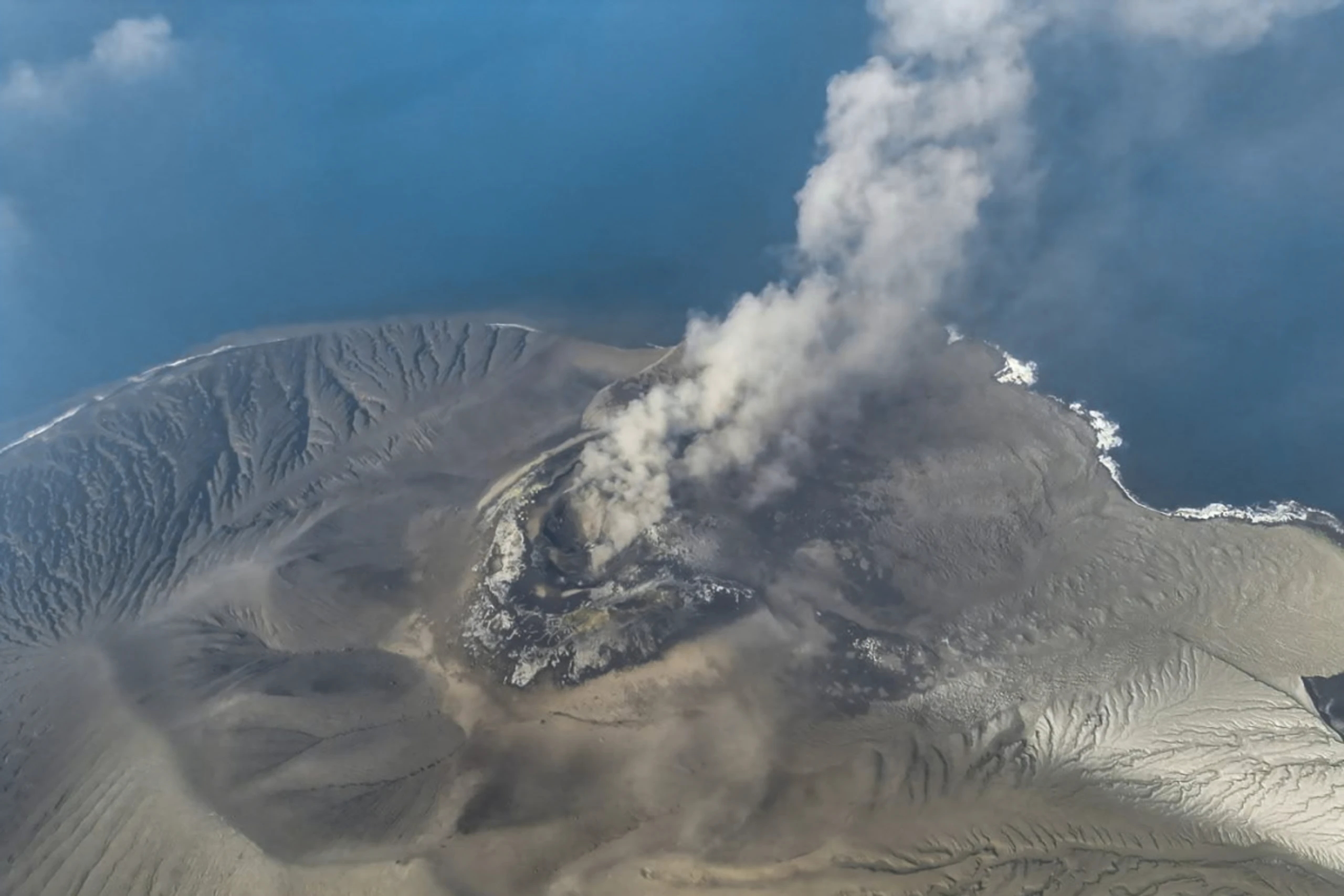 Ausbruch von Anak Krakatau stört weiter den Flugverkehr