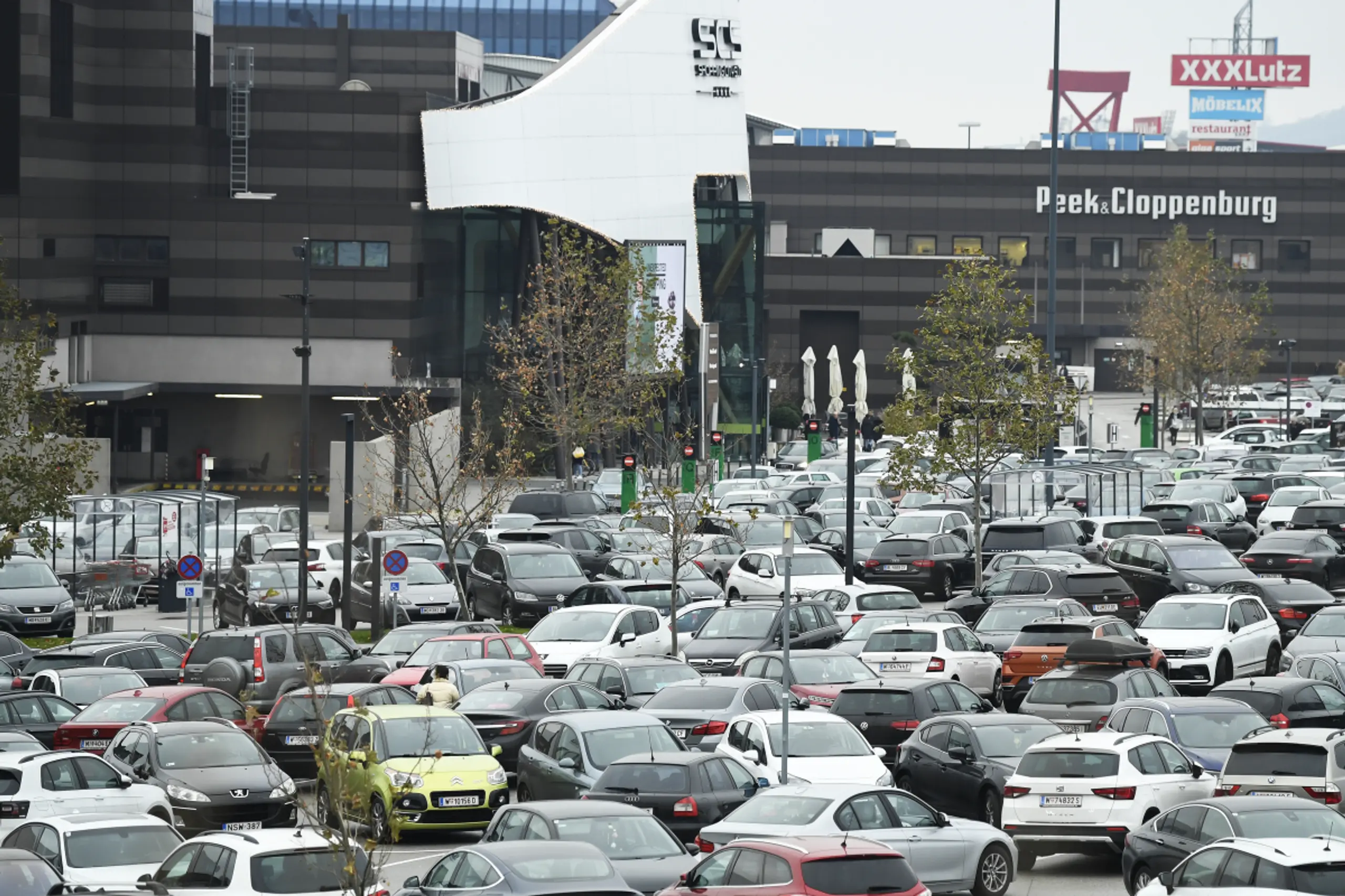 Die Westfield Shopping City Süd (SCS) hat rund 10.000 Parkplätze