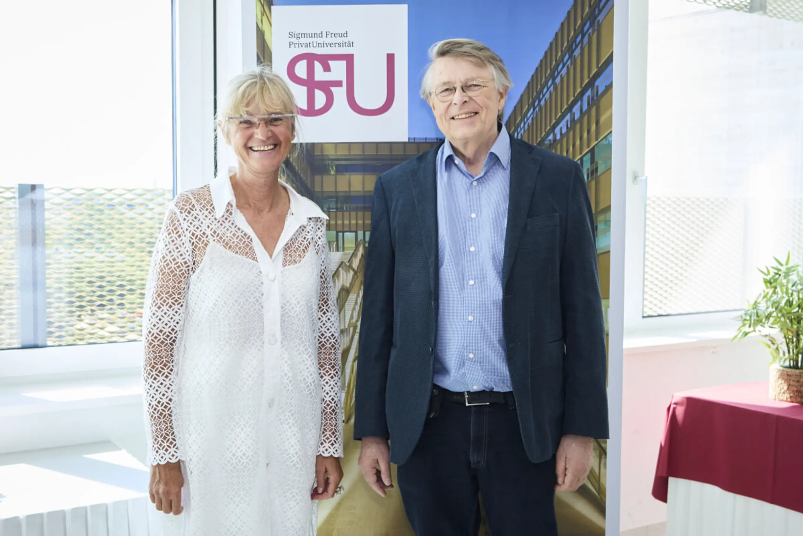 Prof. Manuela Födinger mit Professor Olle ten Cate