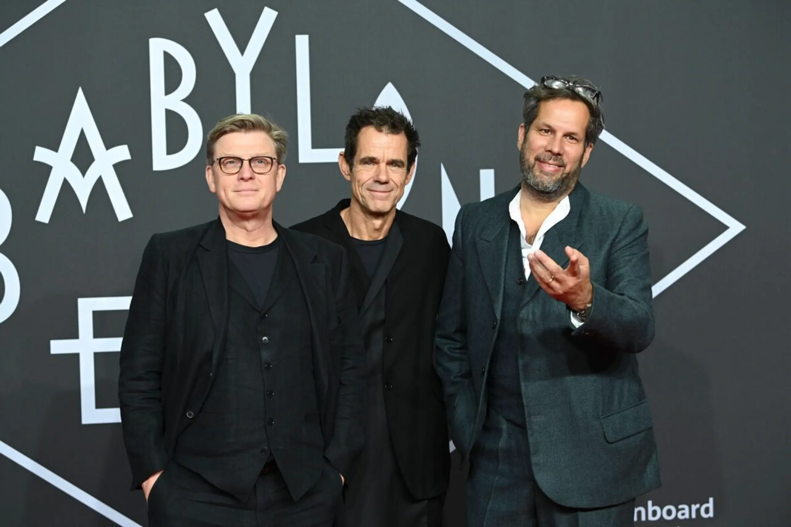 ++ ARCHIVBILD ++ Die Serienväter Handloegten, Tykwer und von Borries bei der Premiere