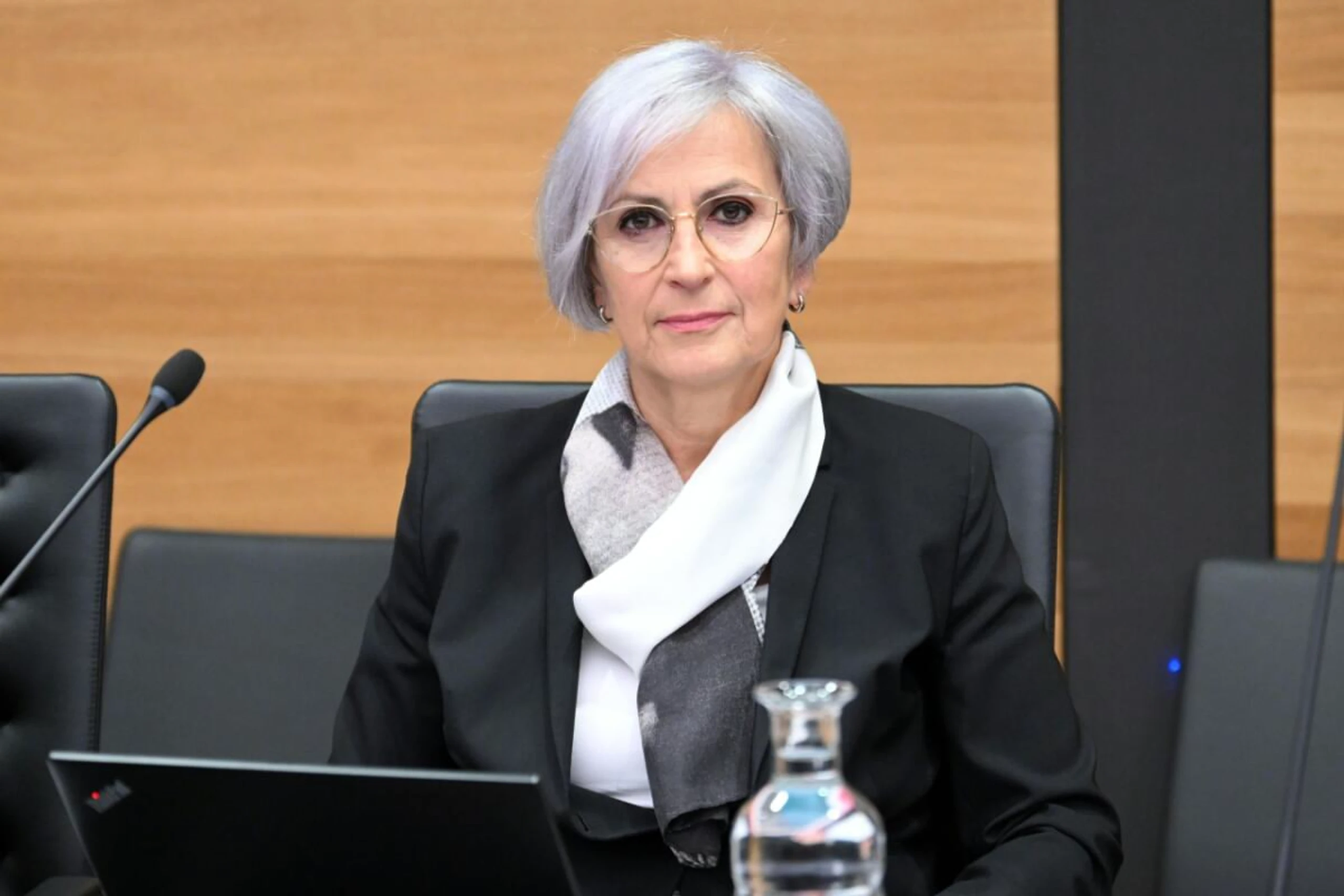 Justizministerin erstes befragtes amtierendes Regierungsmitglied