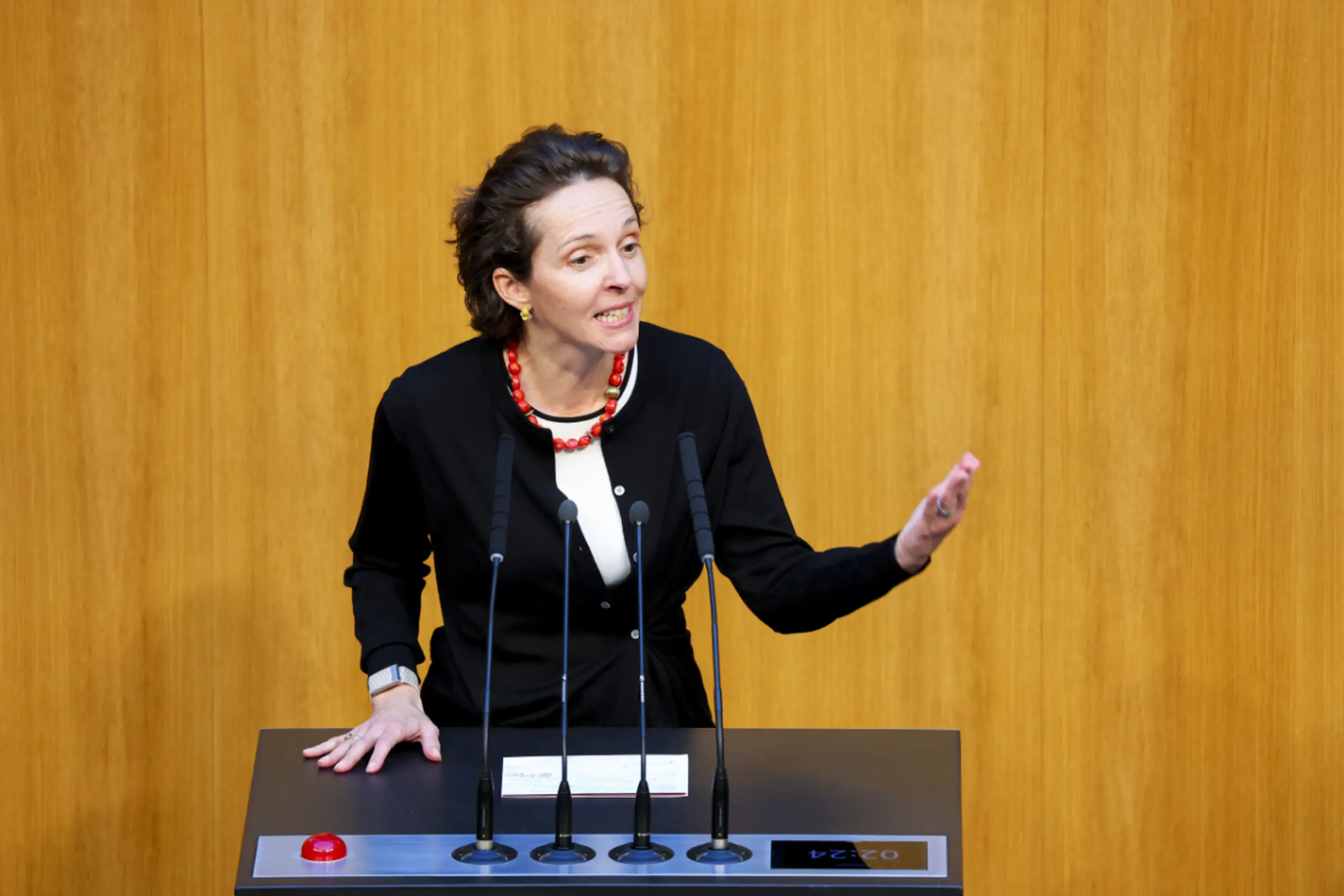 NEOS-Wissenschaftssprecherin für höhere Studiengebühren