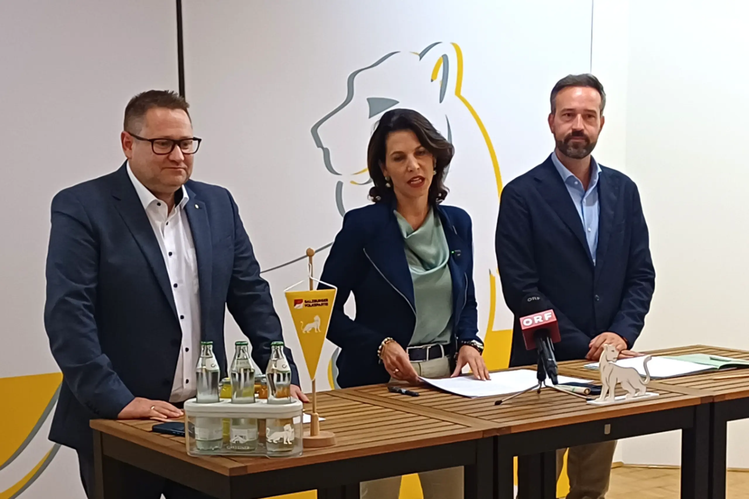 Wolfgang Mayer (l.) übernimmt den Sitz in der Landesregierung