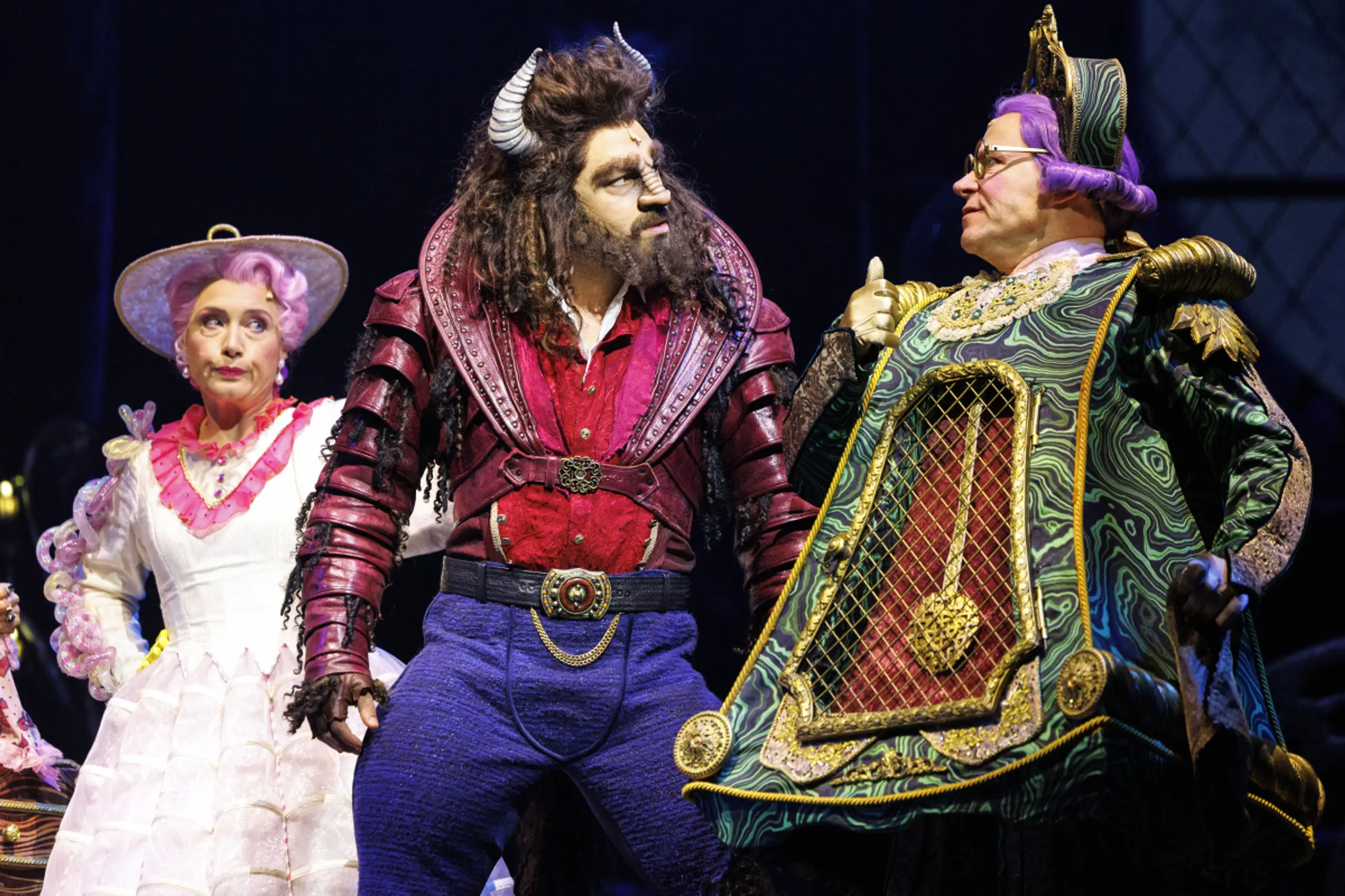 Dominik Hees als Biest im Disney-Musicalhit am Raimund Theater