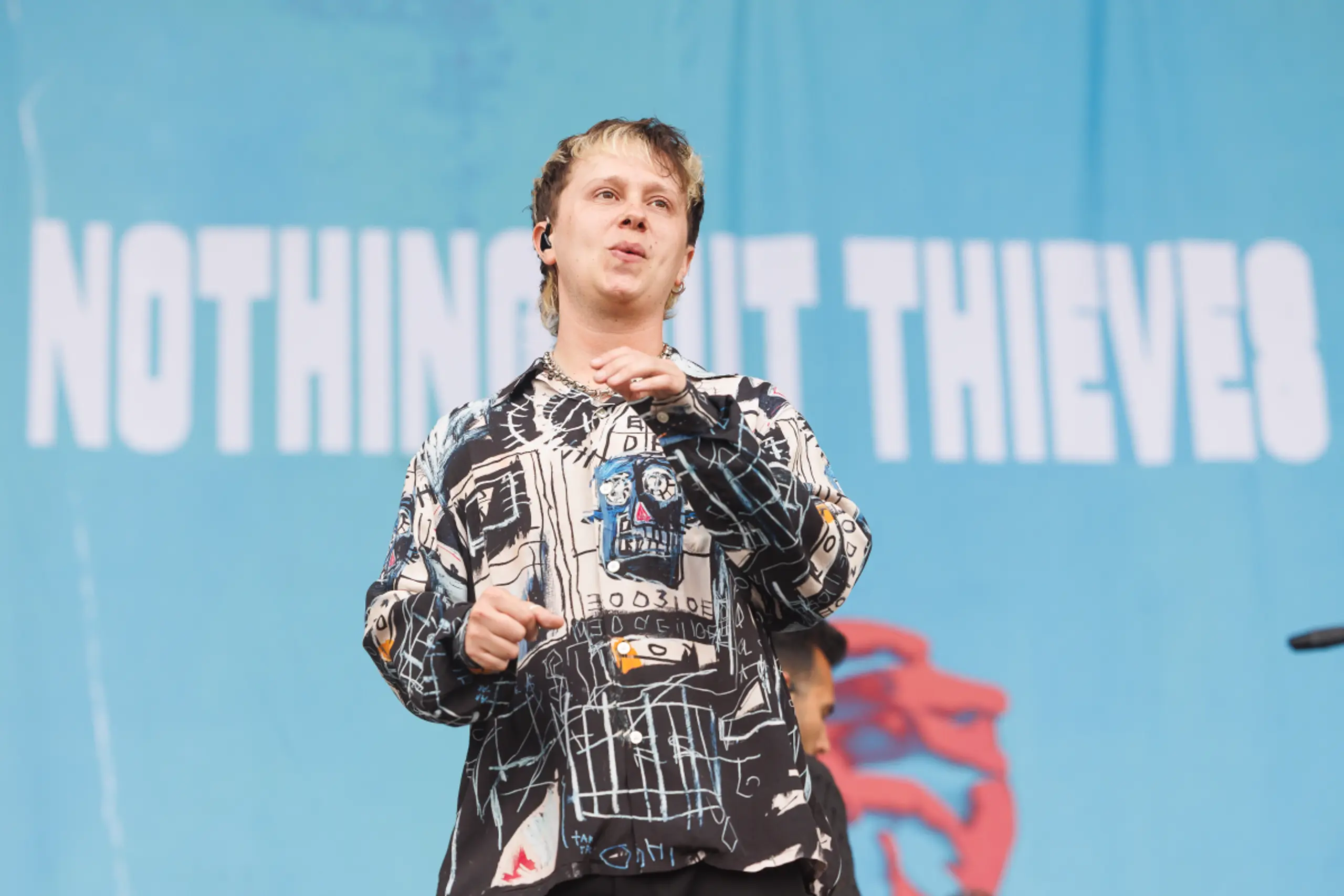 Sänger Conor Mason von Nothing but Thieves am Nova Rock 2023