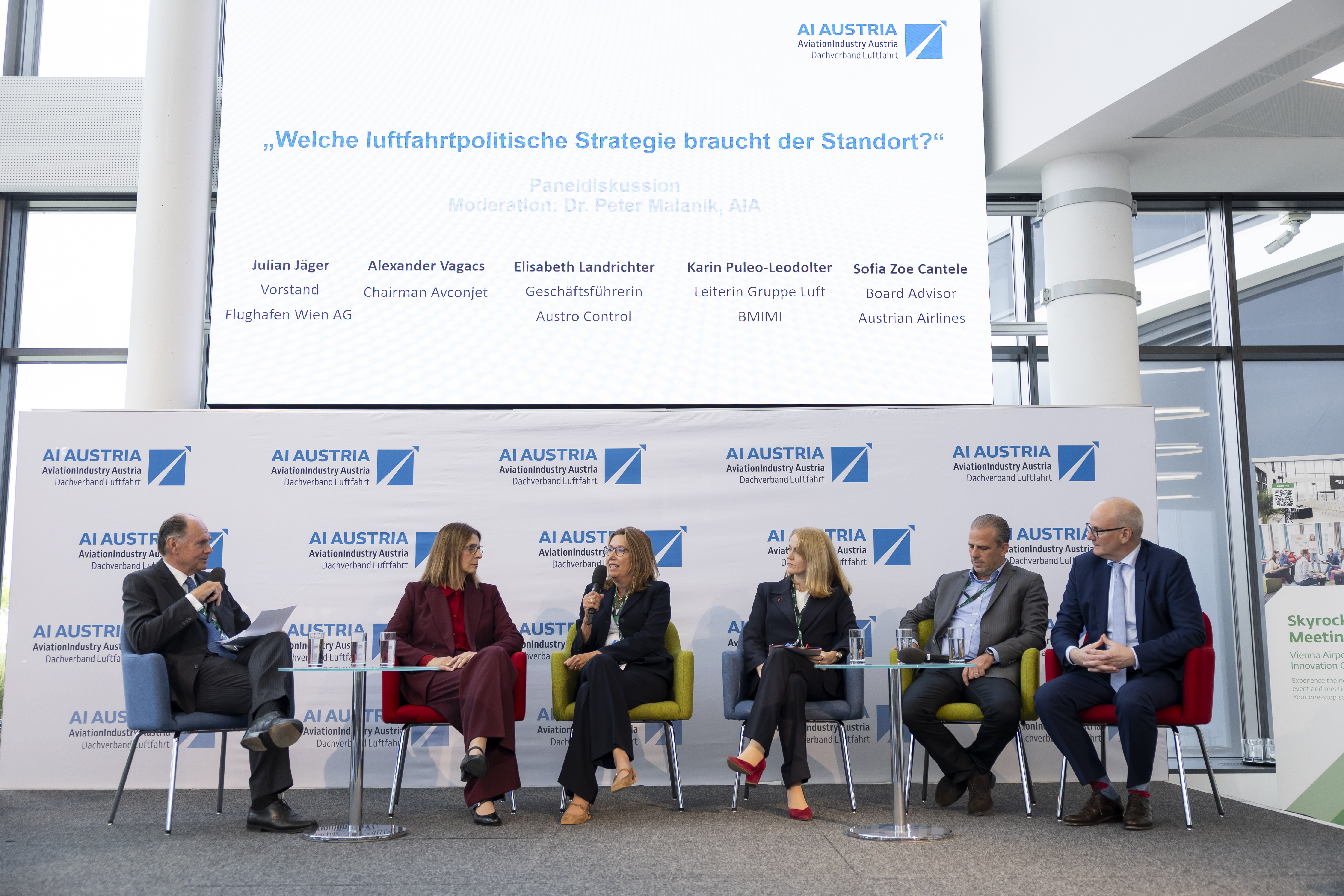(v.l.n.r.) AIA-Geschäftsführer Peter Malanik, Elisabeth Landrichter, Geschäftsführerin Austro Control, Karin Puleo-Leodolter…