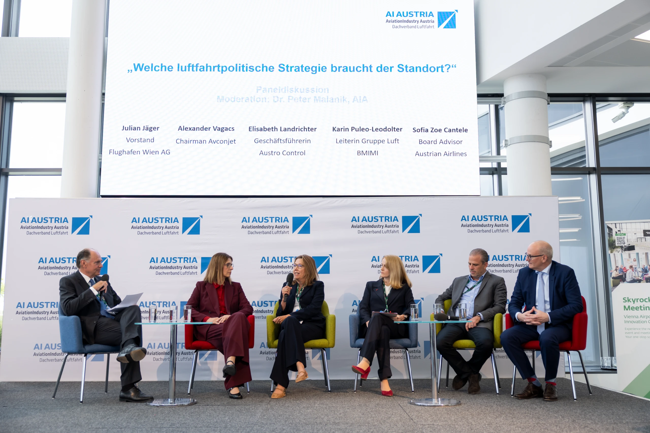(v.l.n.r.) AIA-Geschäftsführer Peter Malanik, Elisabeth Landrichter, Geschäftsführerin Austro Control, Karin Puleo-Leodolter…