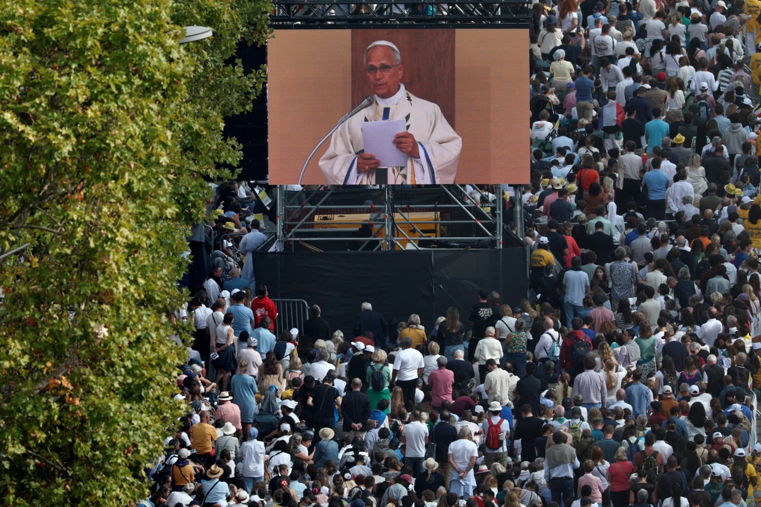 Papst feierte Messe auf Place de la Concorde