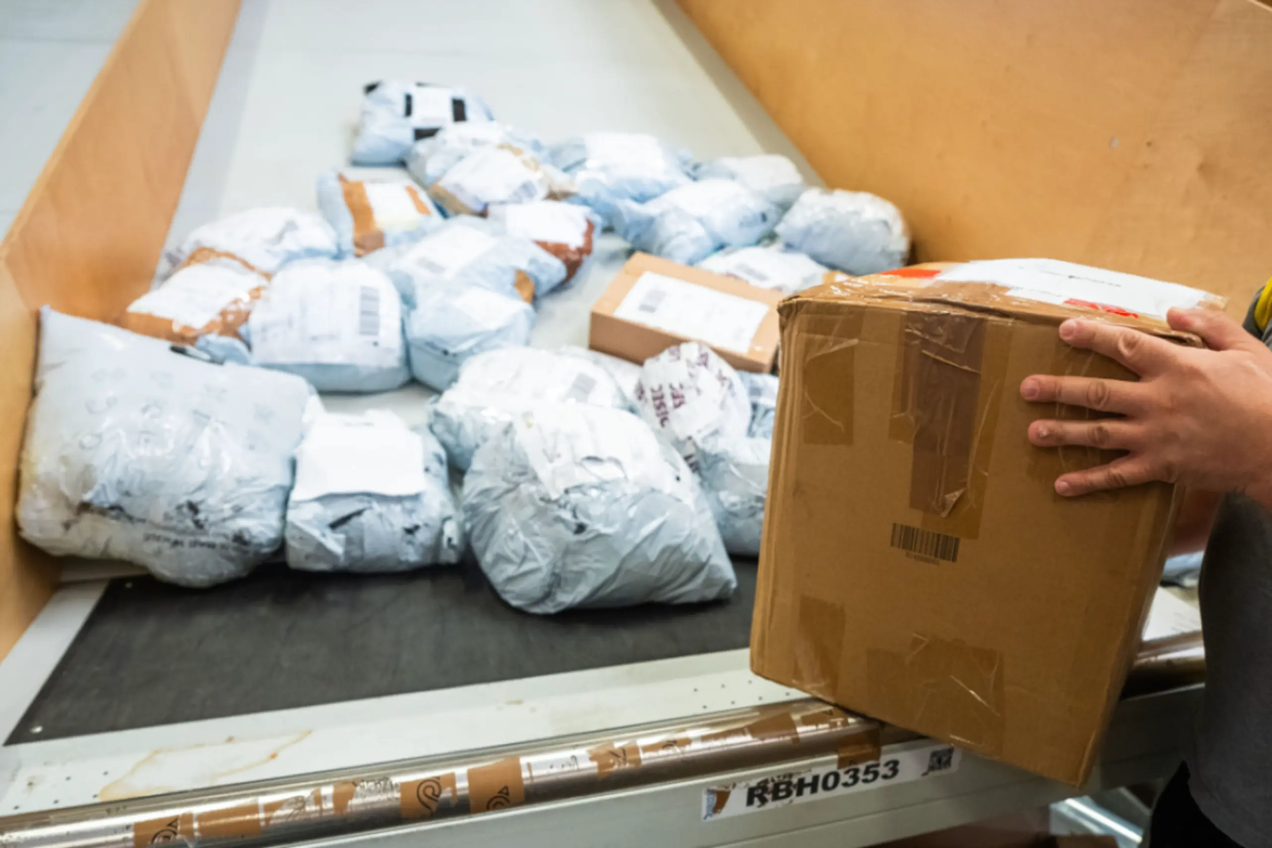 Paketsteuer pro Bestellung oder pro Paket fällig