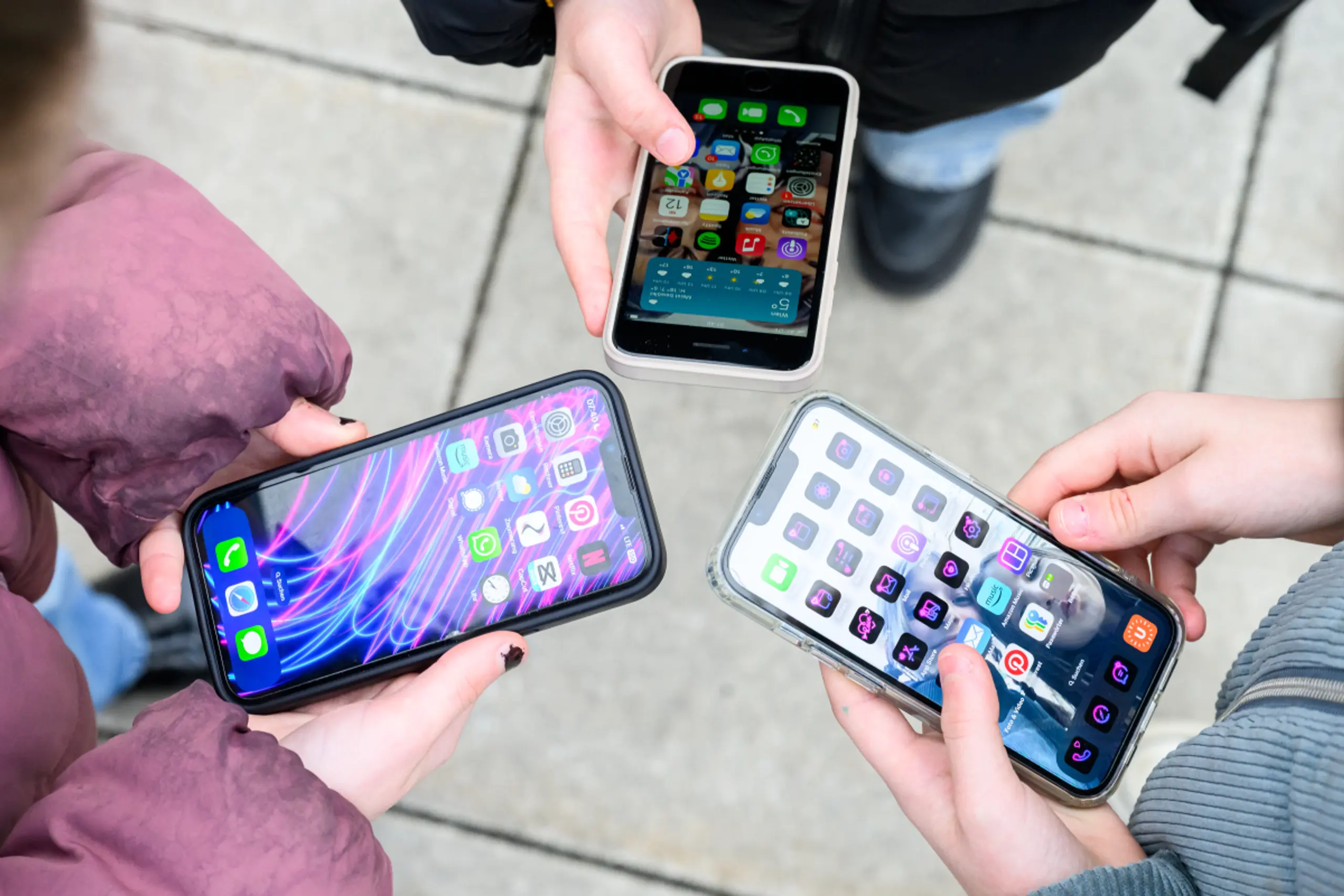 Kinder sind zu viel am Handy