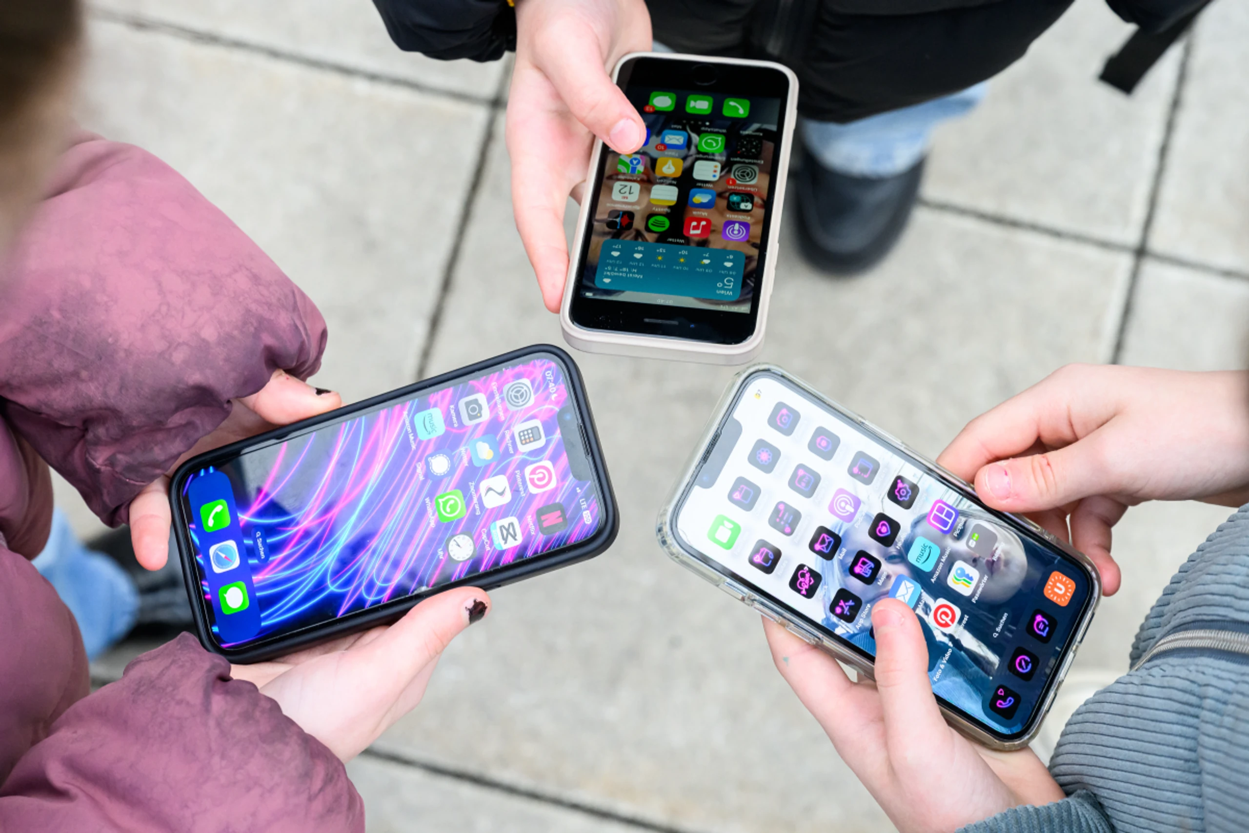 Kinder sind zu viel am Handy
