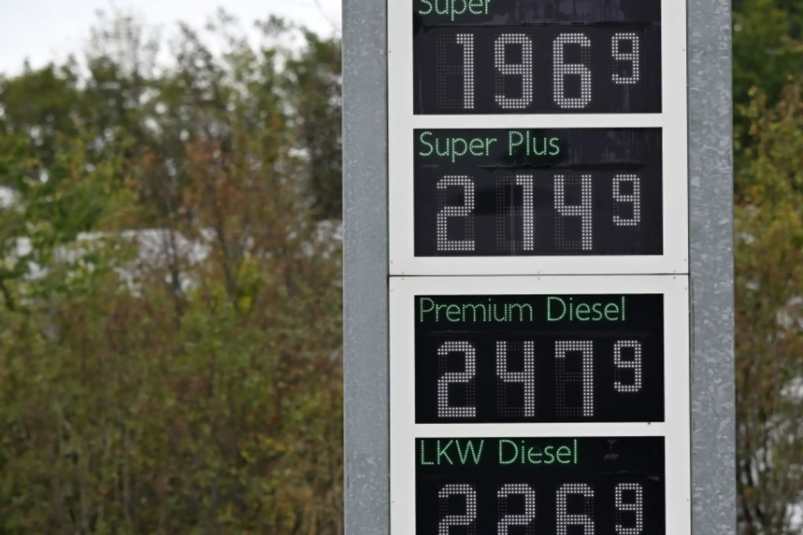 Der Margeneingriff bei den Tankstellenpreisen ist umstritten