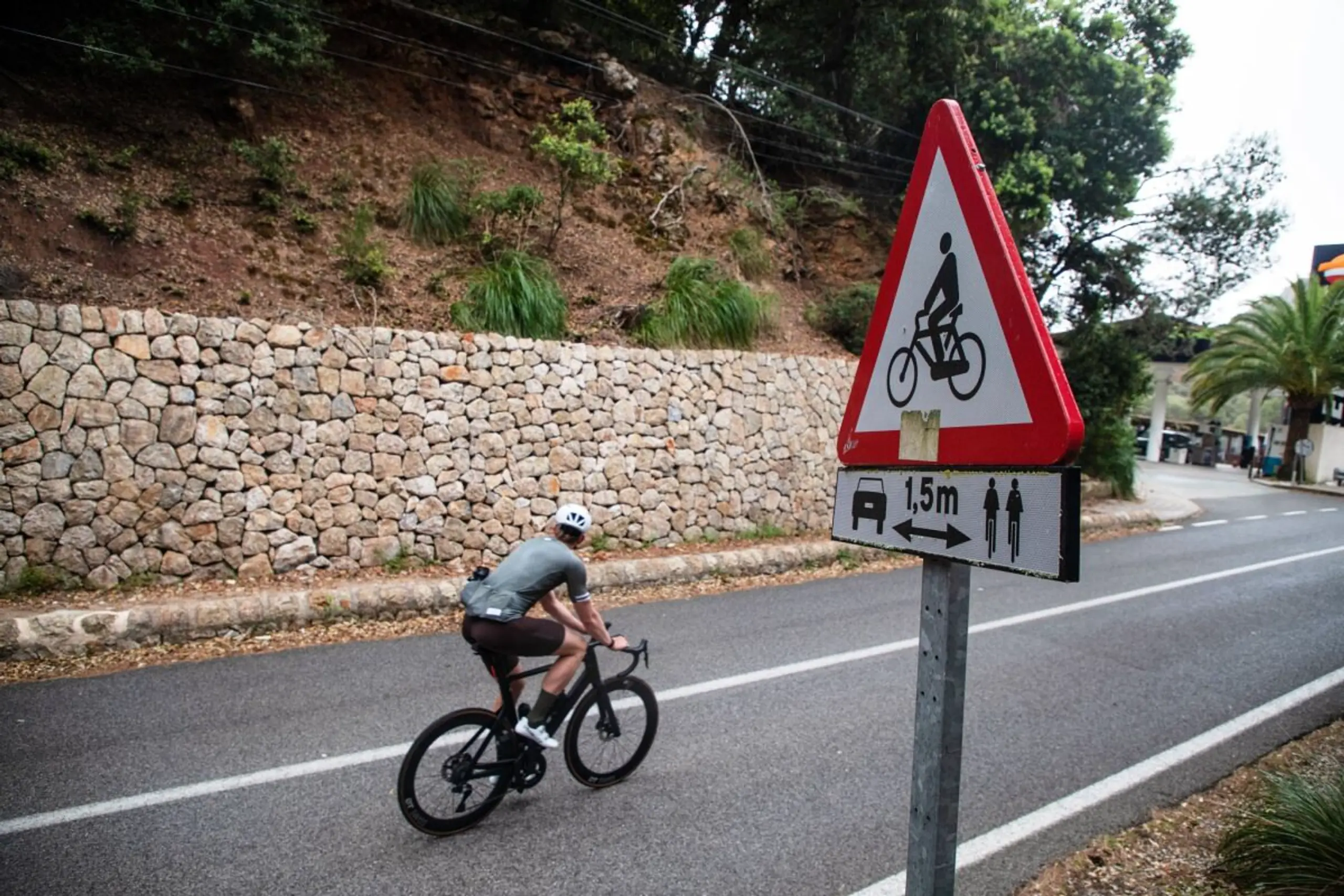 ++ ARCHIVBILD ++ Ab Oktober heißt es in Spanien: außerorts Helmpflicht auf dem Fahrrad