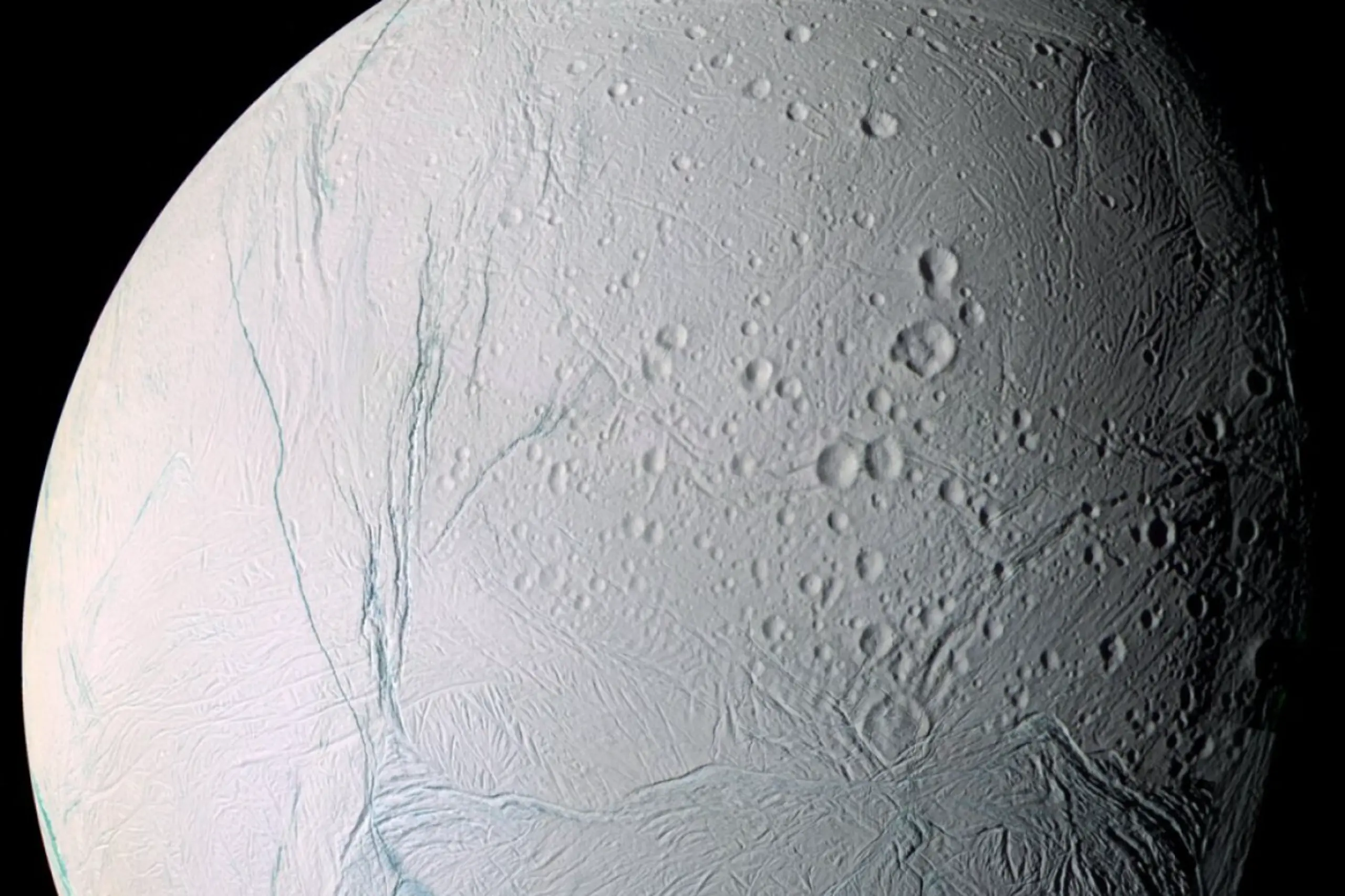 Saturnmond könnte lebensfreundlicher sein als bisher angenommen