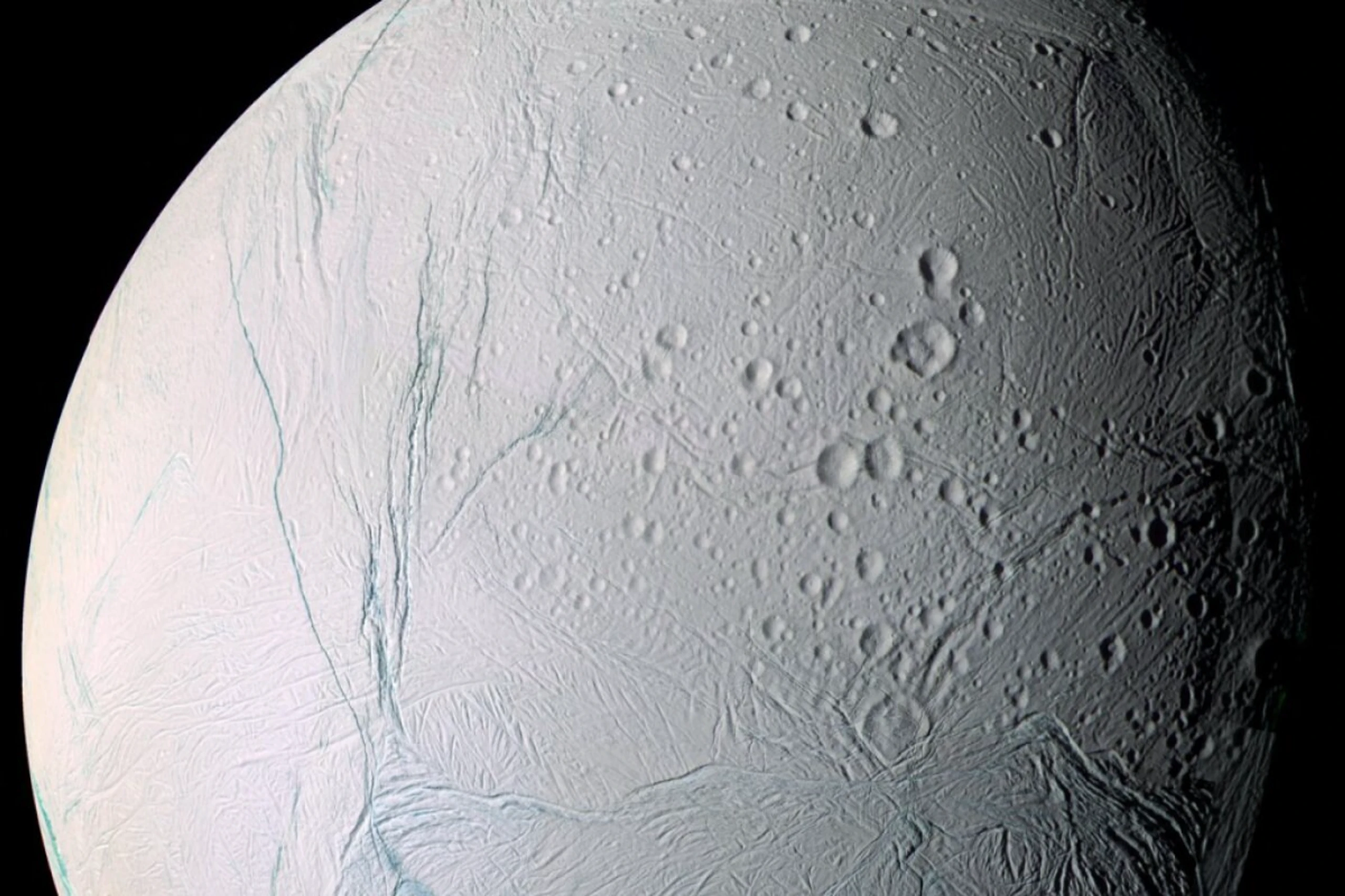 Saturnmond könnte lebensfreundlicher sein als bisher angenommen