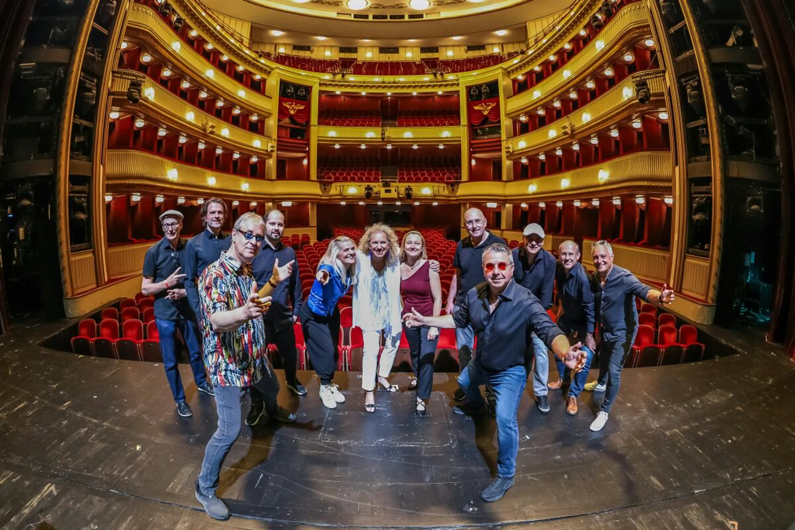 Monti Beton wollen sich "ein Theater machen"
