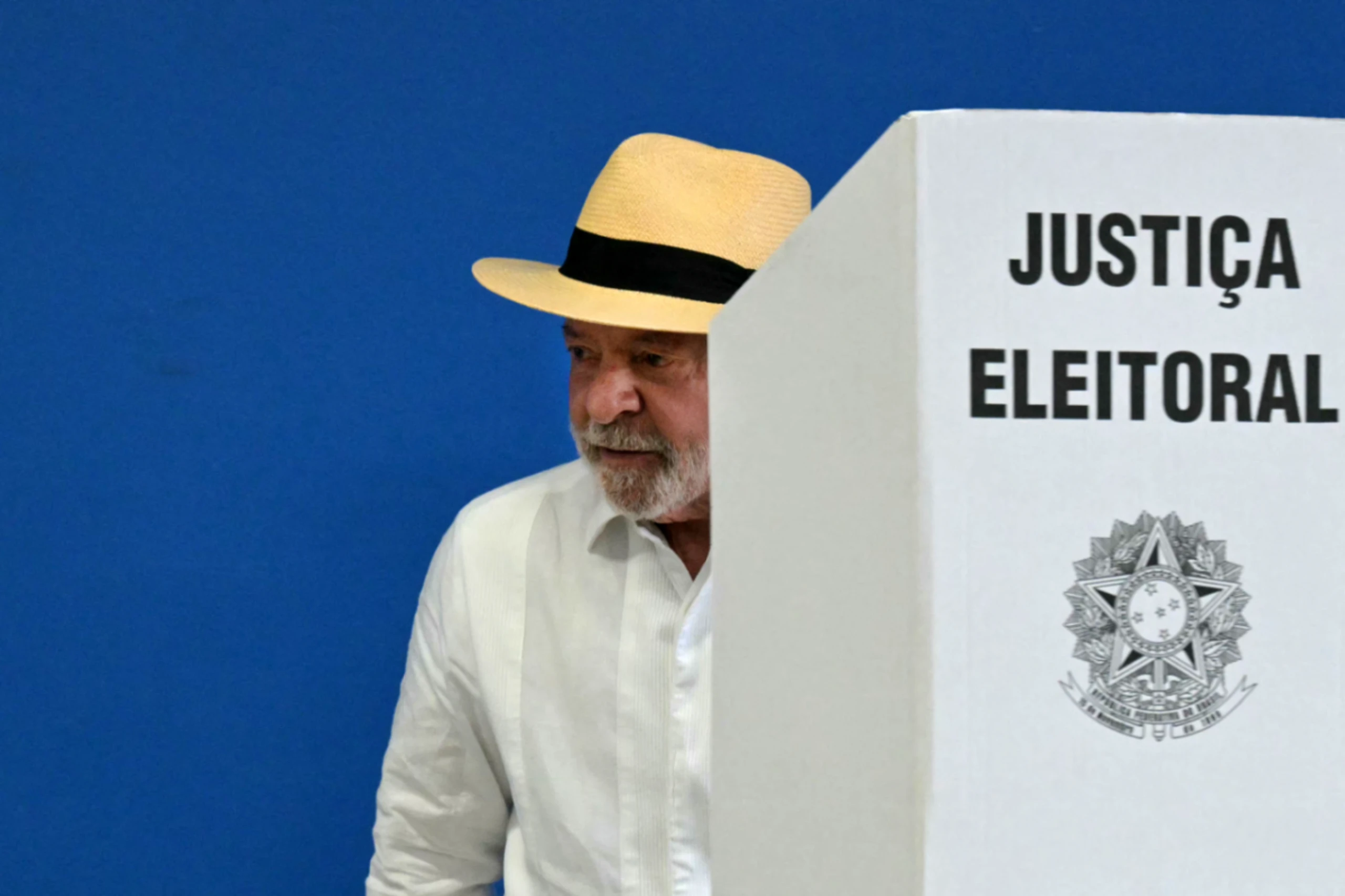 Brasilien-Wahl: Amtsinhaber Lula da Silv bei Stimmabgabe
