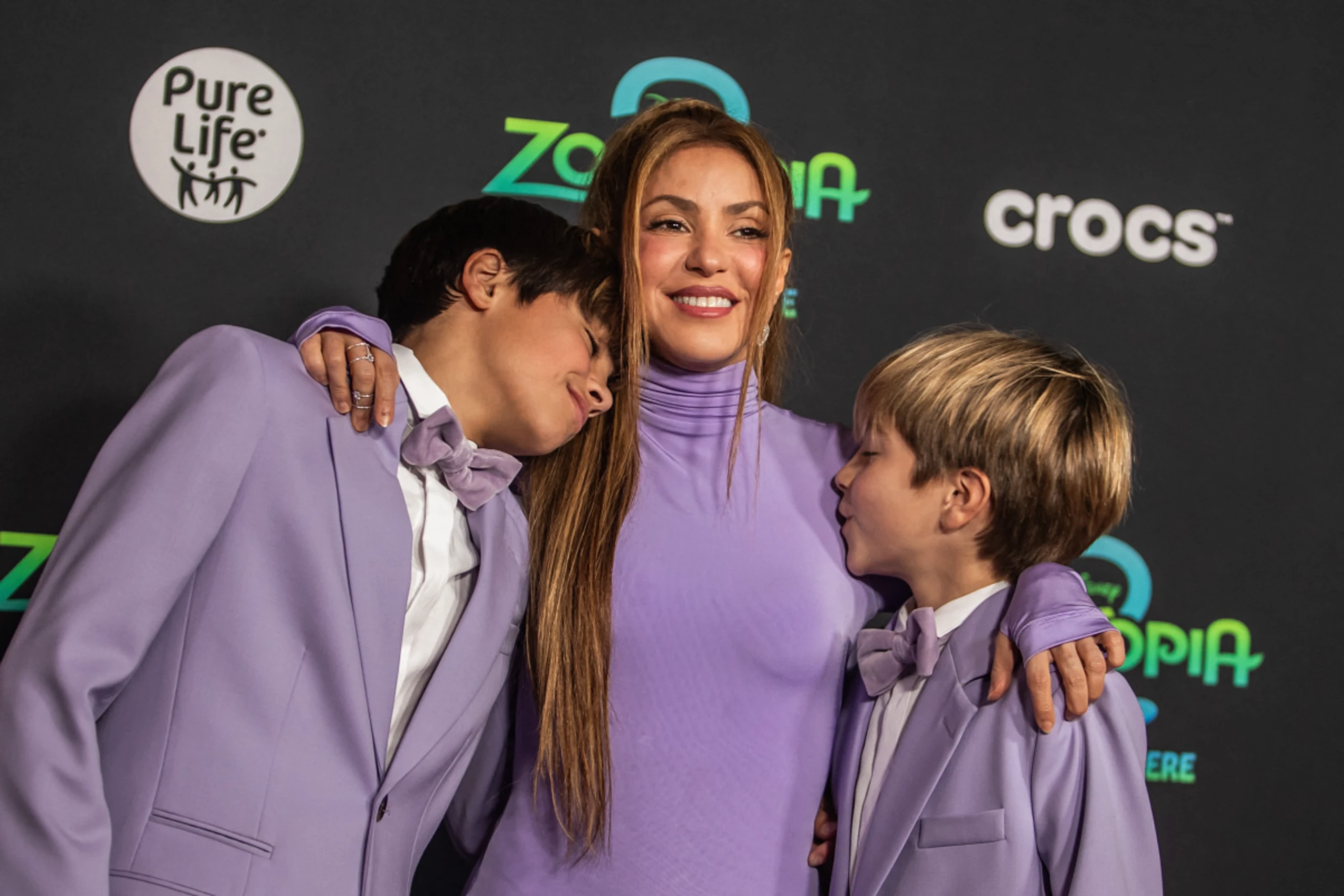 Popstar Shakira mit ihren beiden Söhnen Milan und Sasha