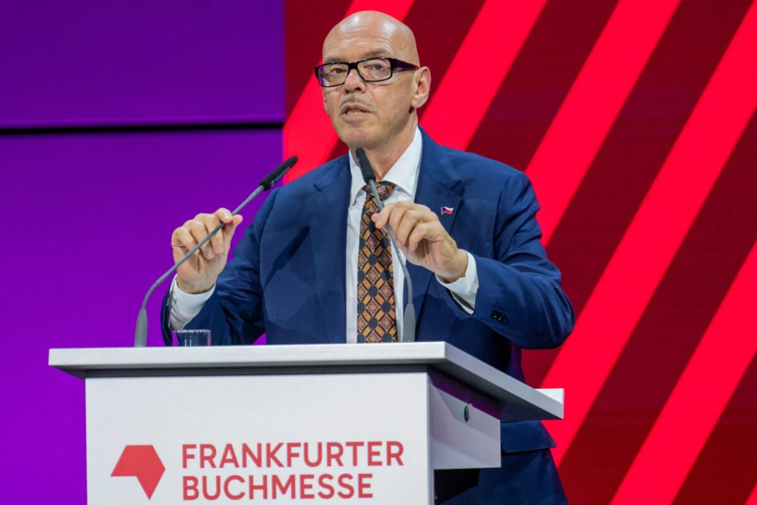 Der tschechische Kulturminister Oto Klempír bei der Eröffnungsrede