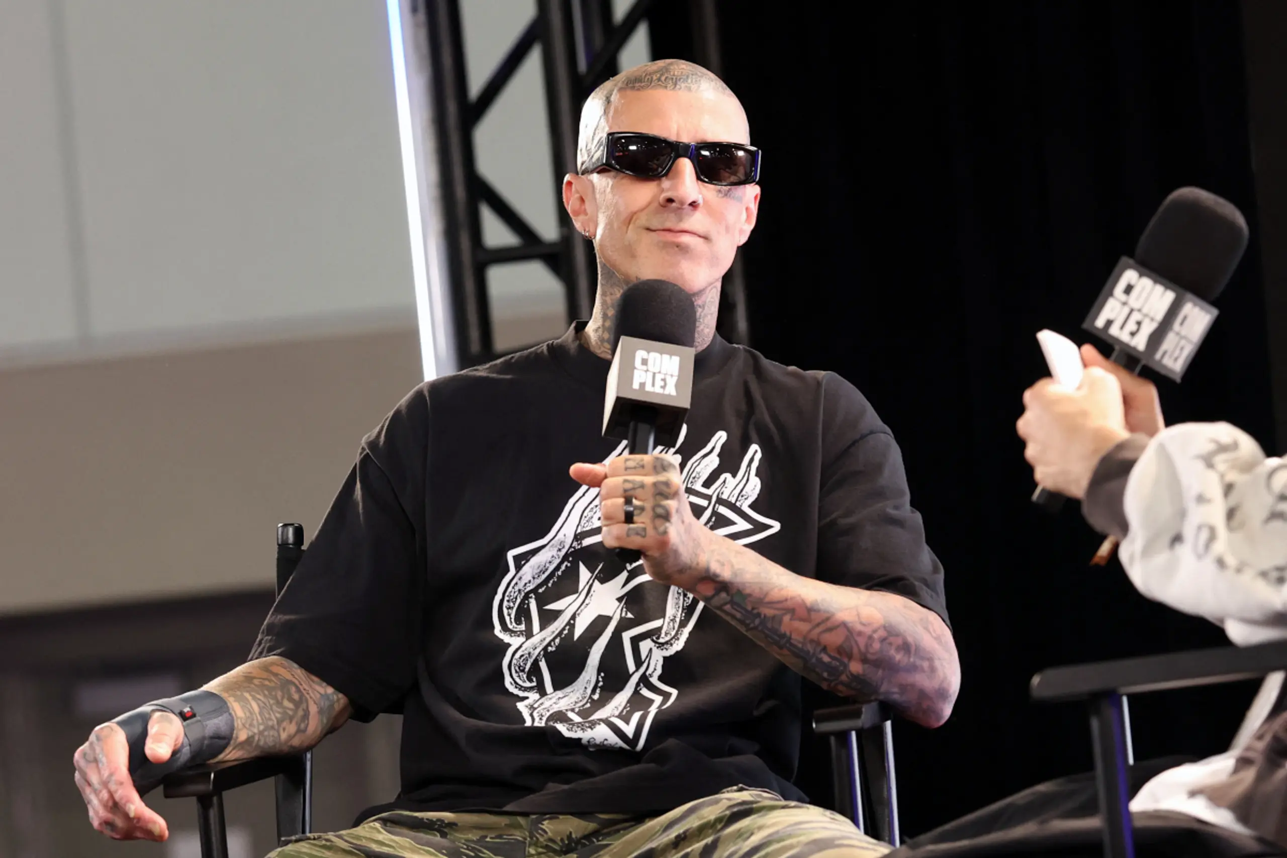 Travis Barker musste einen Nerv entlasten