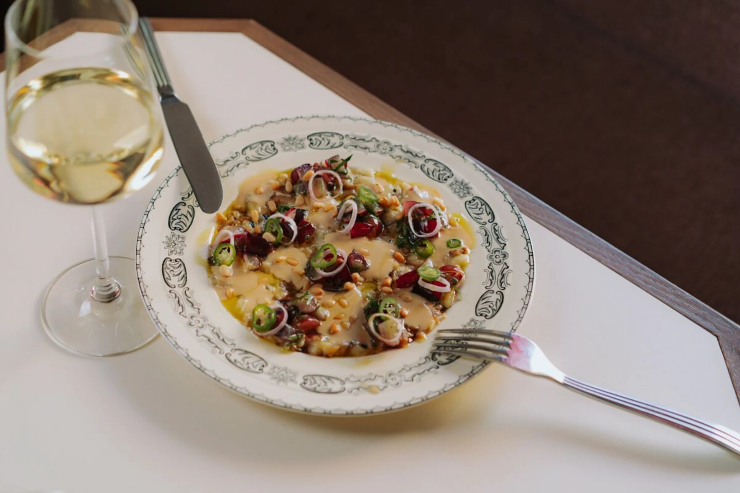 Für das Carpaccio werden die Melanzani geröstet